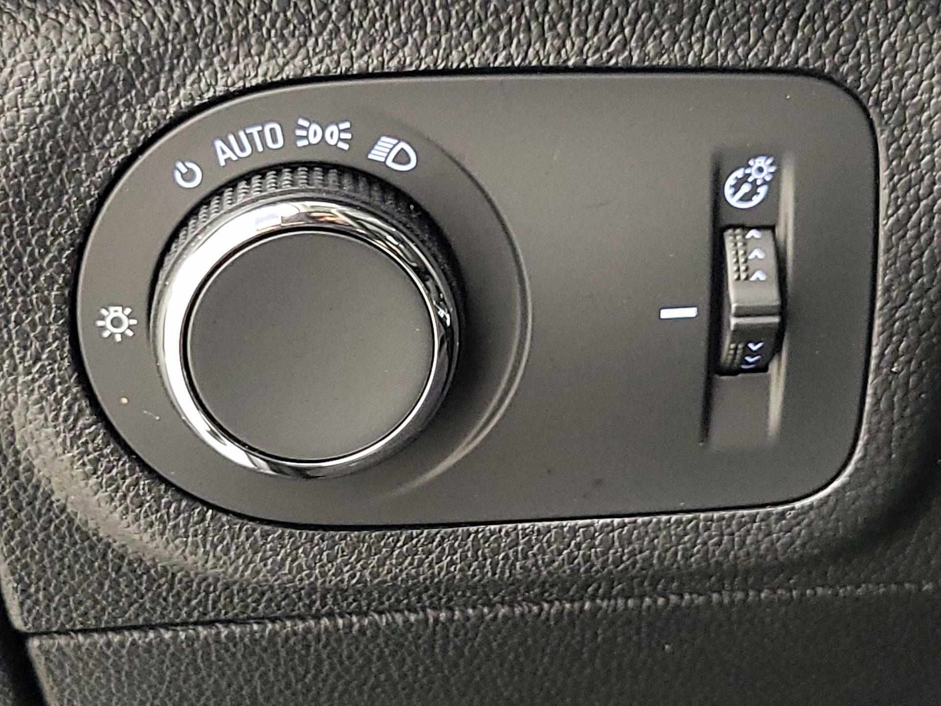 Thumbnail: 2018 Chevrolet Cruze - 13