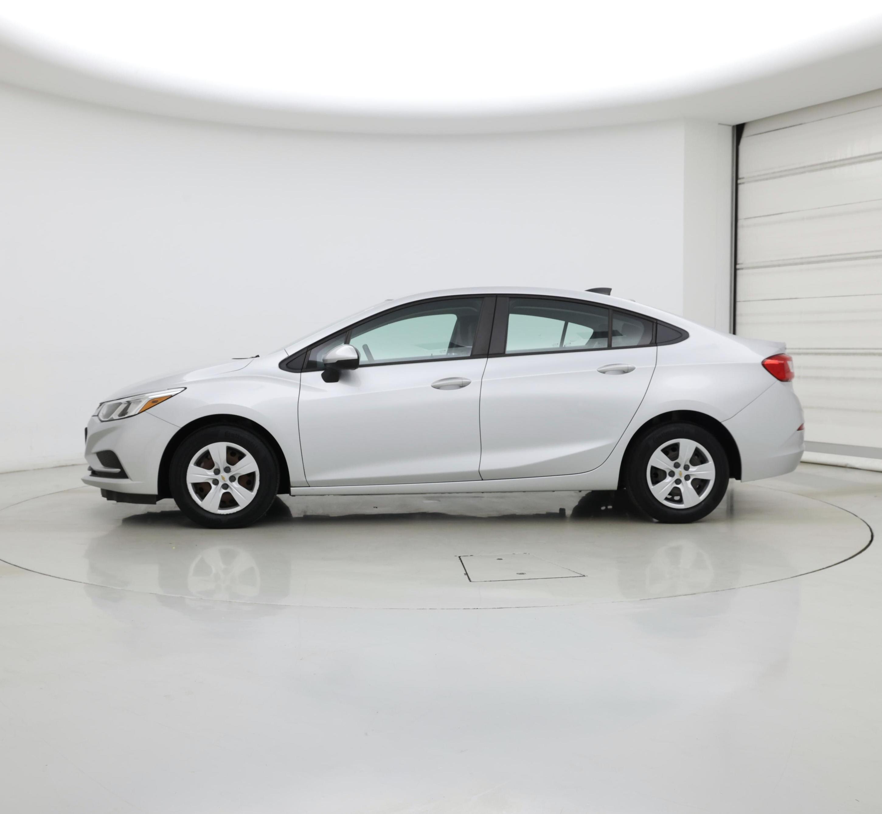 Thumbnail: 2018 Chevrolet Cruze - 3