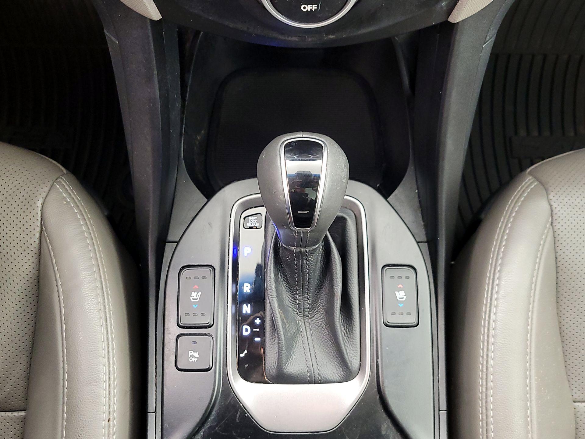 Thumbnail: 2015 Hyundai Santa Fe - 18