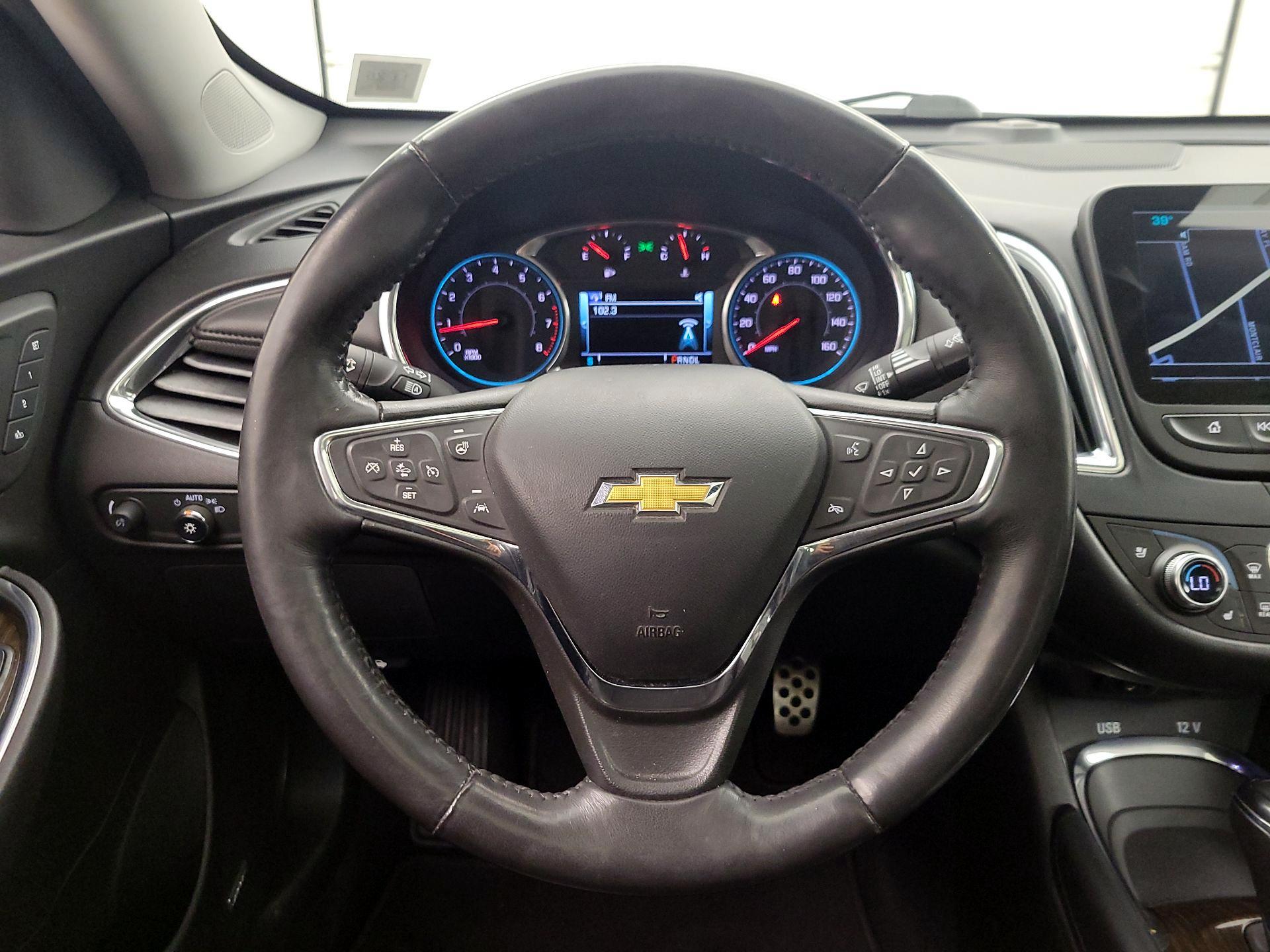 Thumbnail: 2016 Chevrolet Malibu - 10