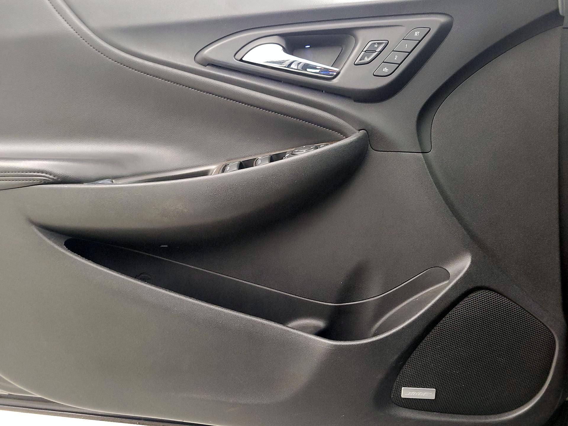 Thumbnail: 2016 Chevrolet Malibu - 12