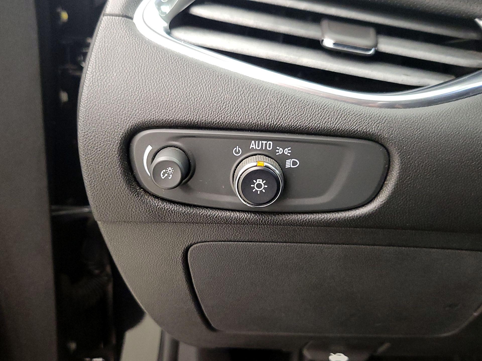 Thumbnail: 2016 Chevrolet Malibu - 13