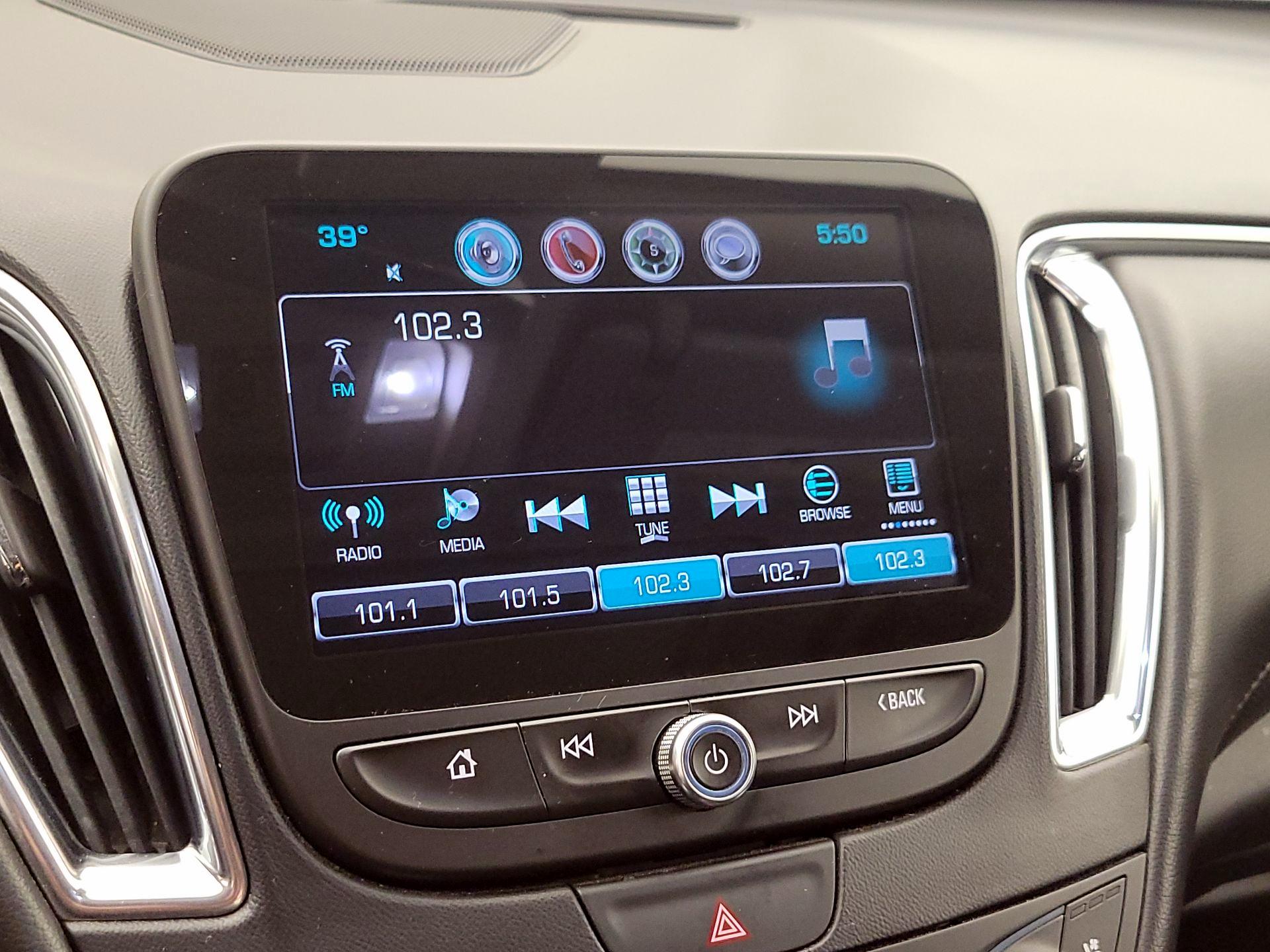 Thumbnail: 2016 Chevrolet Malibu - 16