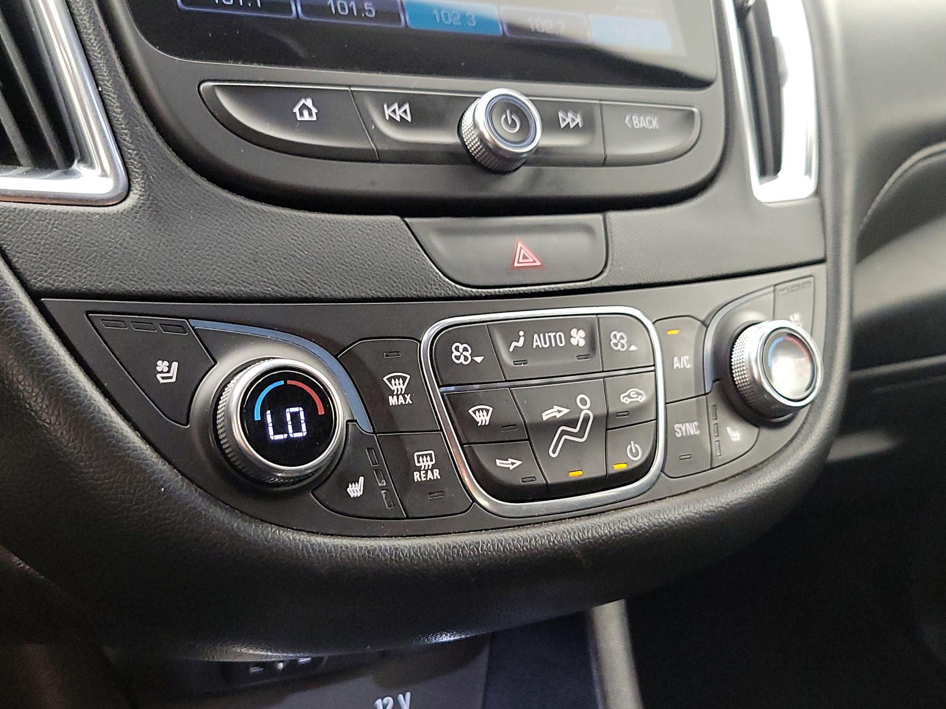 Thumbnail: 2016 Chevrolet Malibu - 17