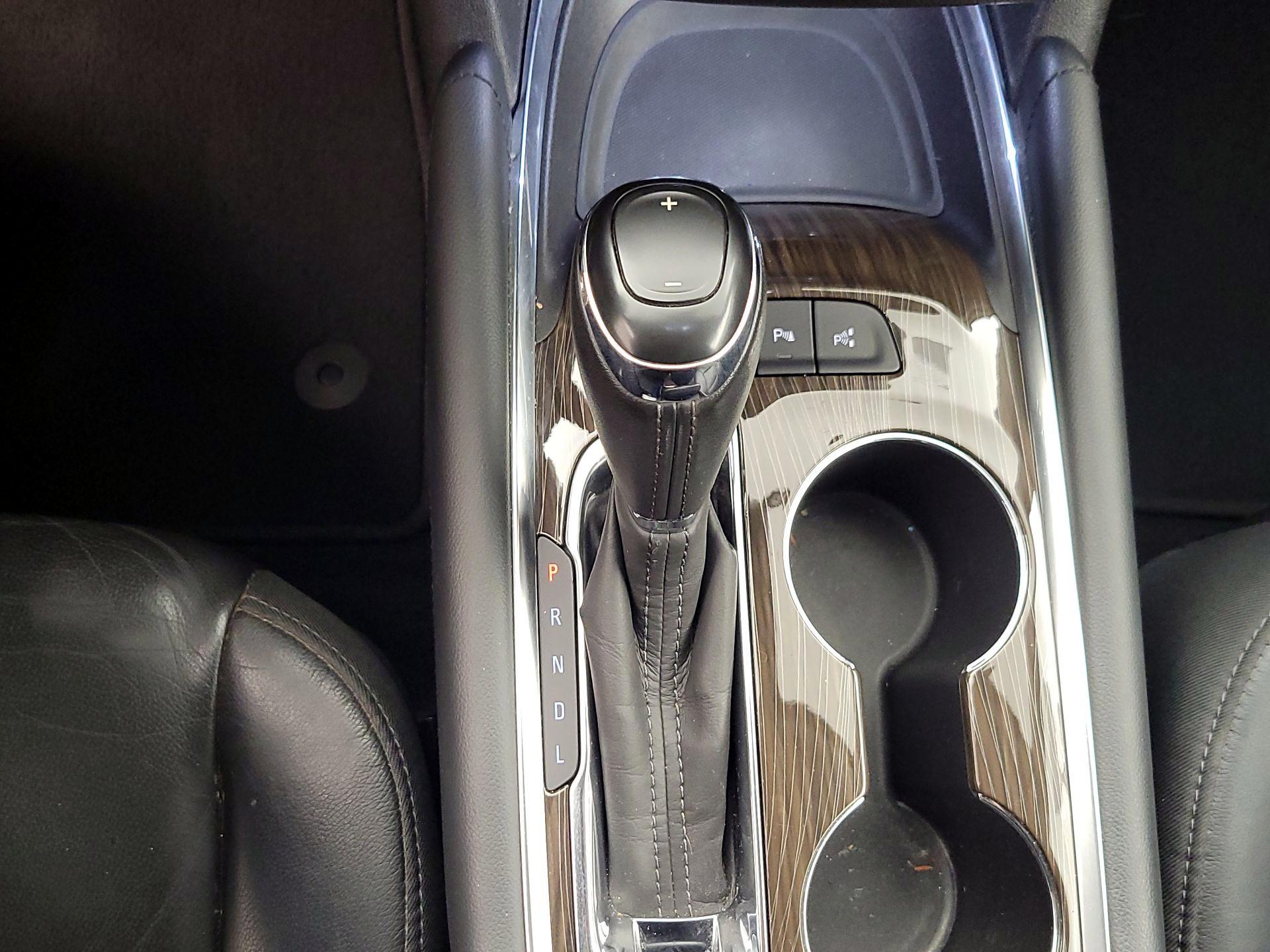 Thumbnail: 2016 Chevrolet Malibu - 18