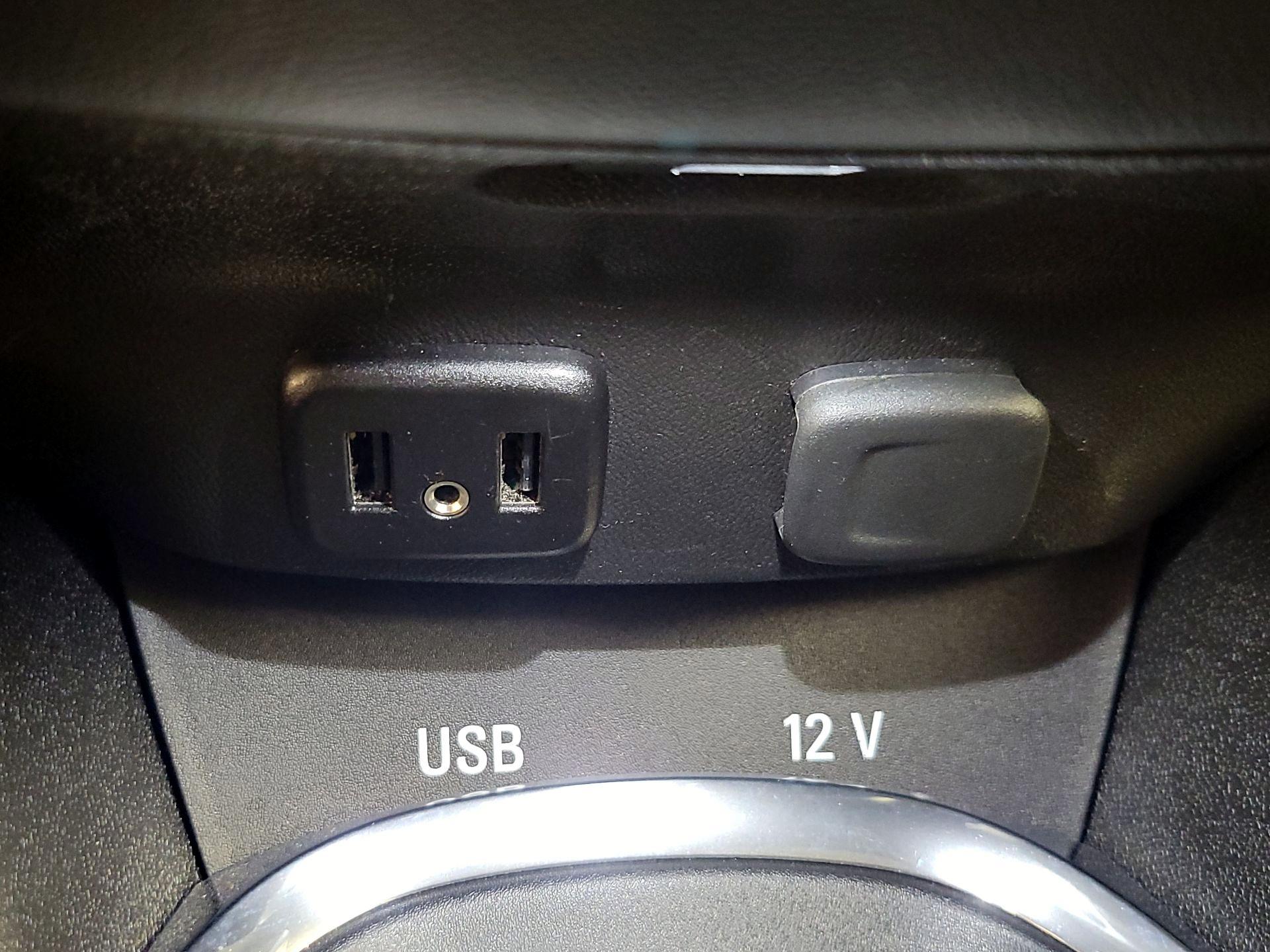 Thumbnail: 2016 Chevrolet Malibu - 19