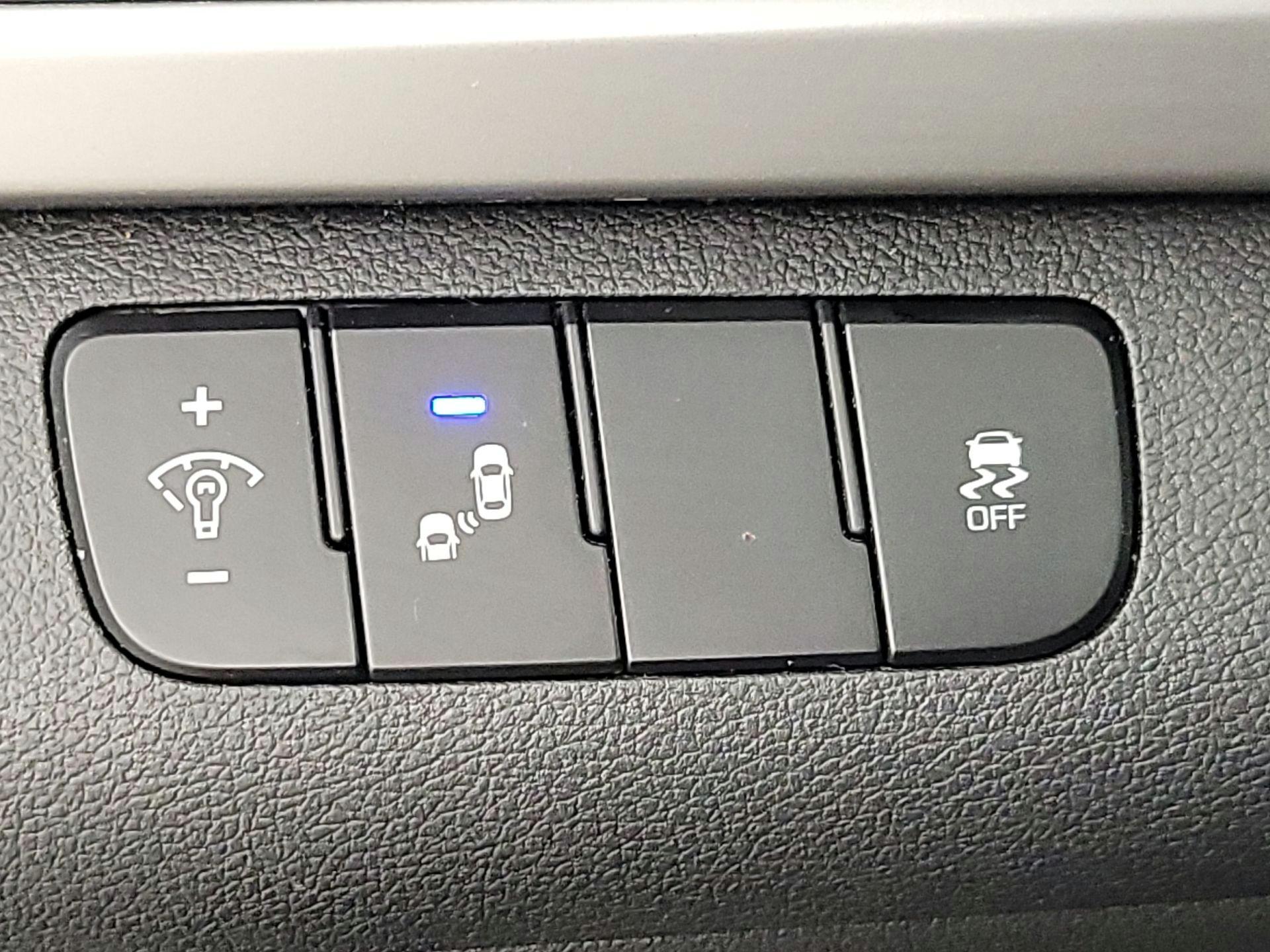 Thumbnail: 2017 Hyundai Elantra - 13