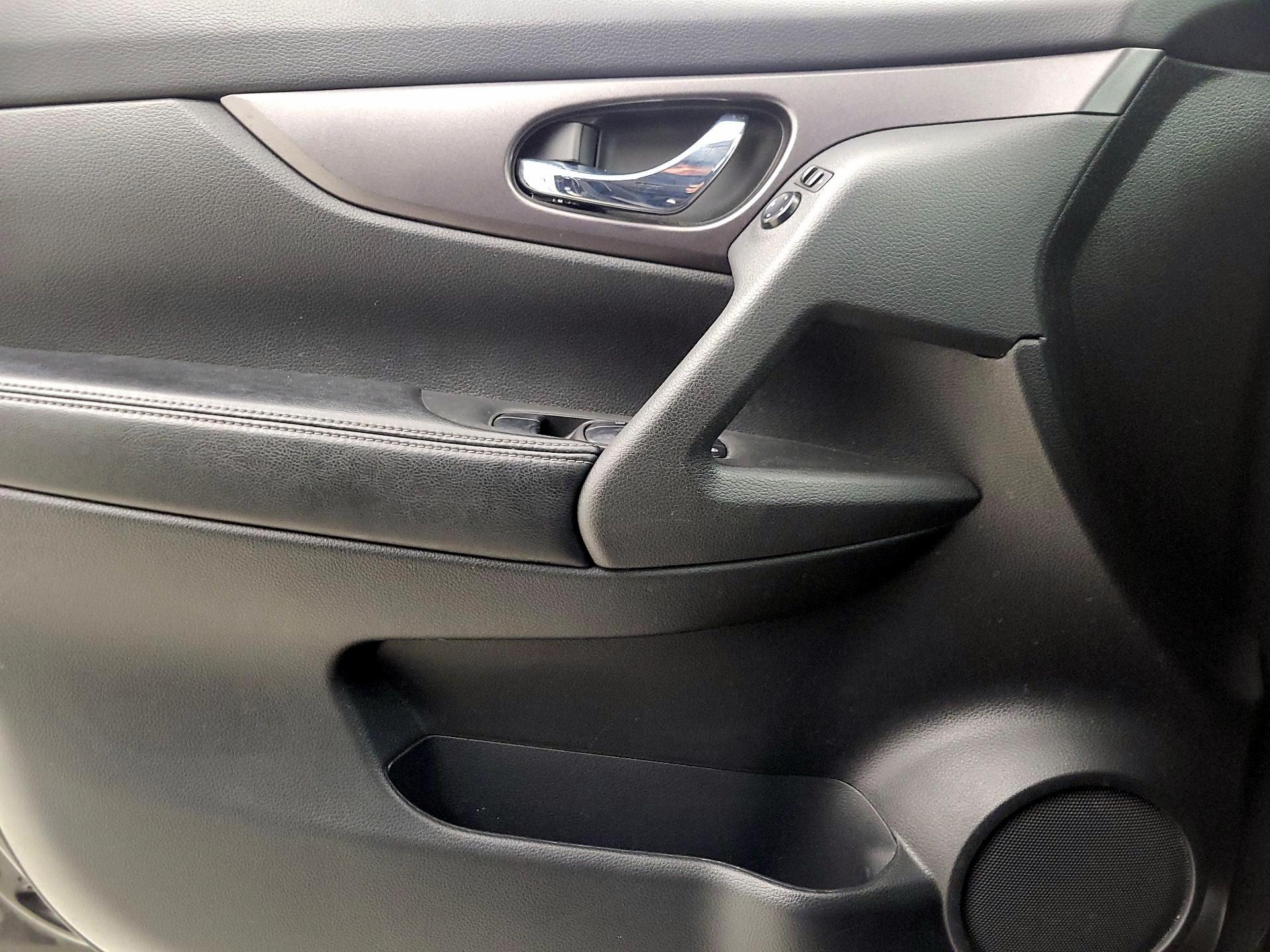 Thumbnail: 2016 Nissan Rogue - 12