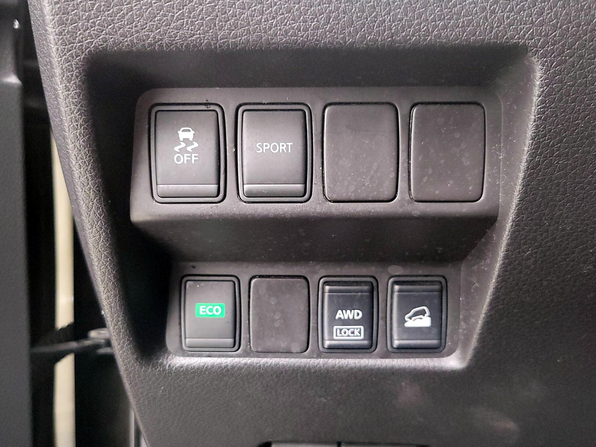 Thumbnail: 2016 Nissan Rogue - 13