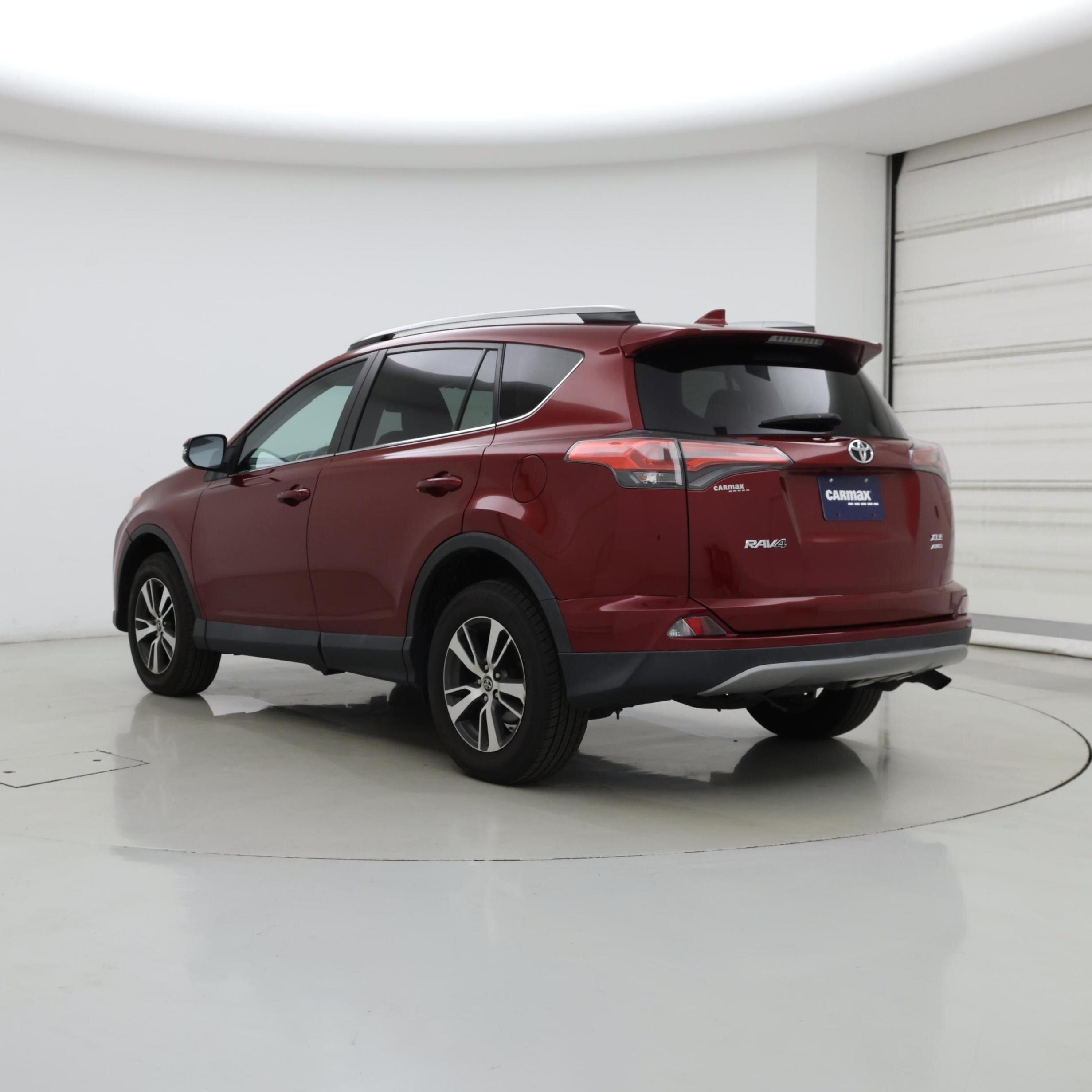 Thumbnail: 2018 Toyota RAV4 - 2