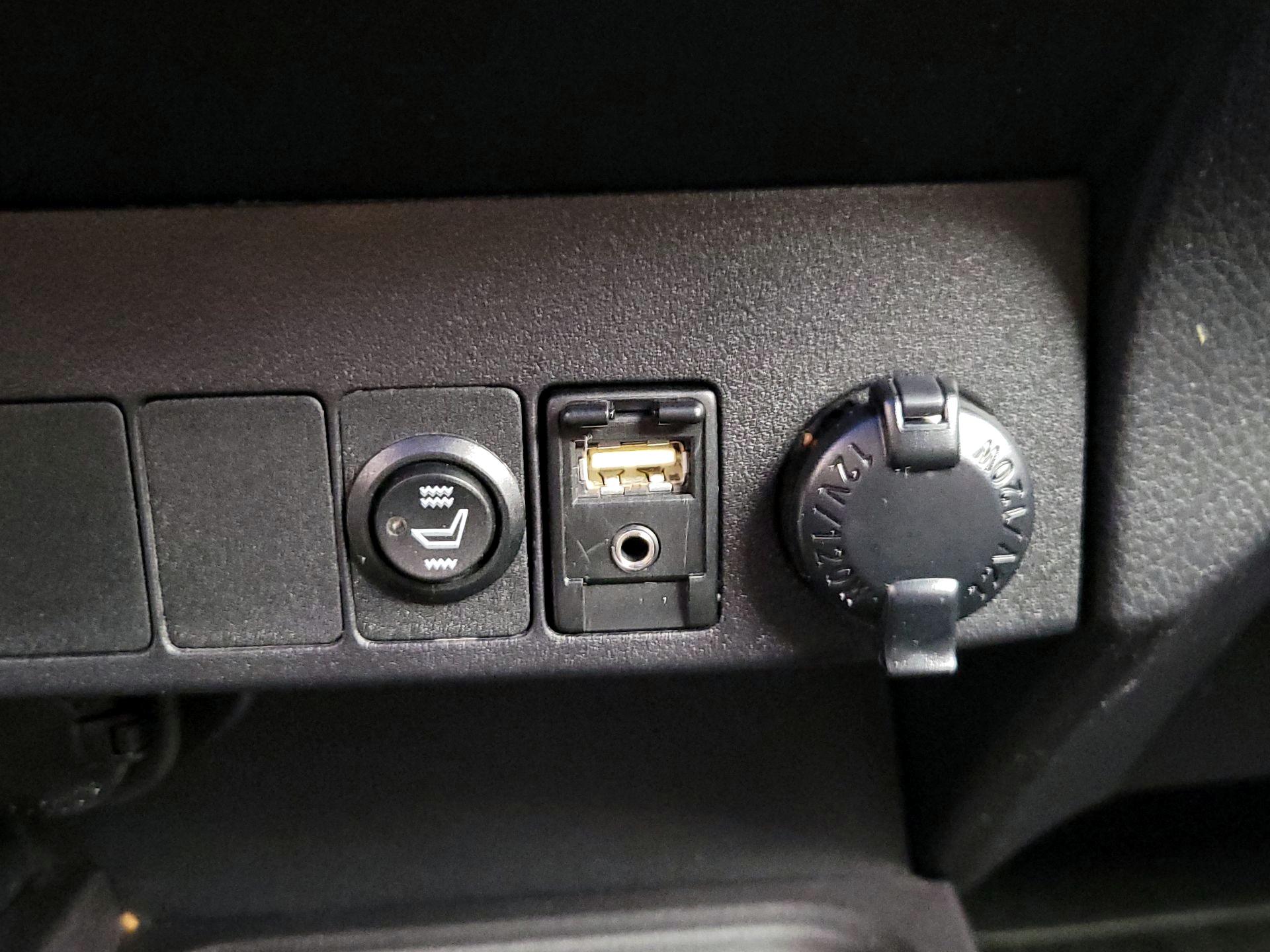 Thumbnail: 2018 Toyota RAV4 - 19