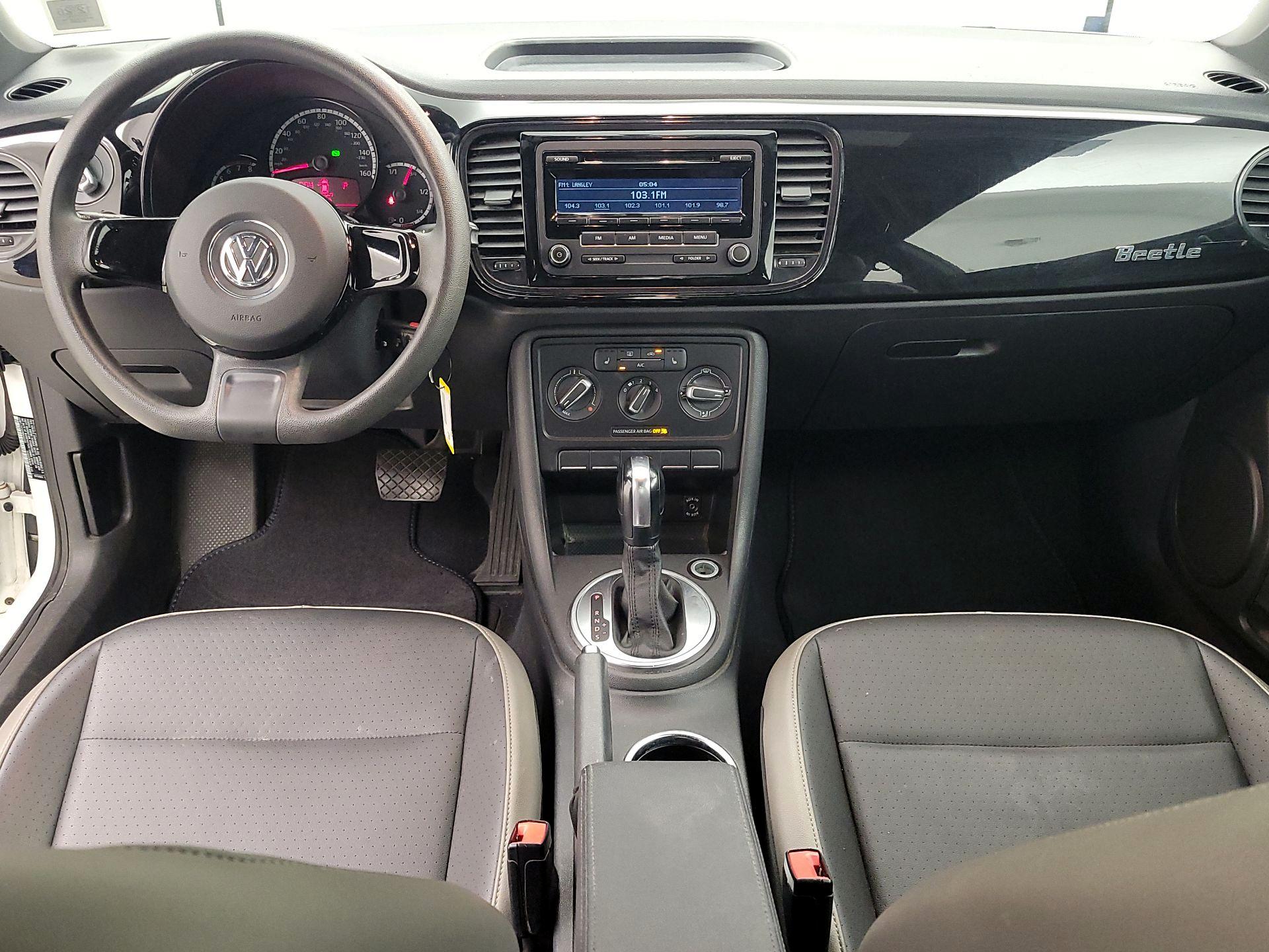 Thumbnail: 2015 Volkswagen Beetle - 9