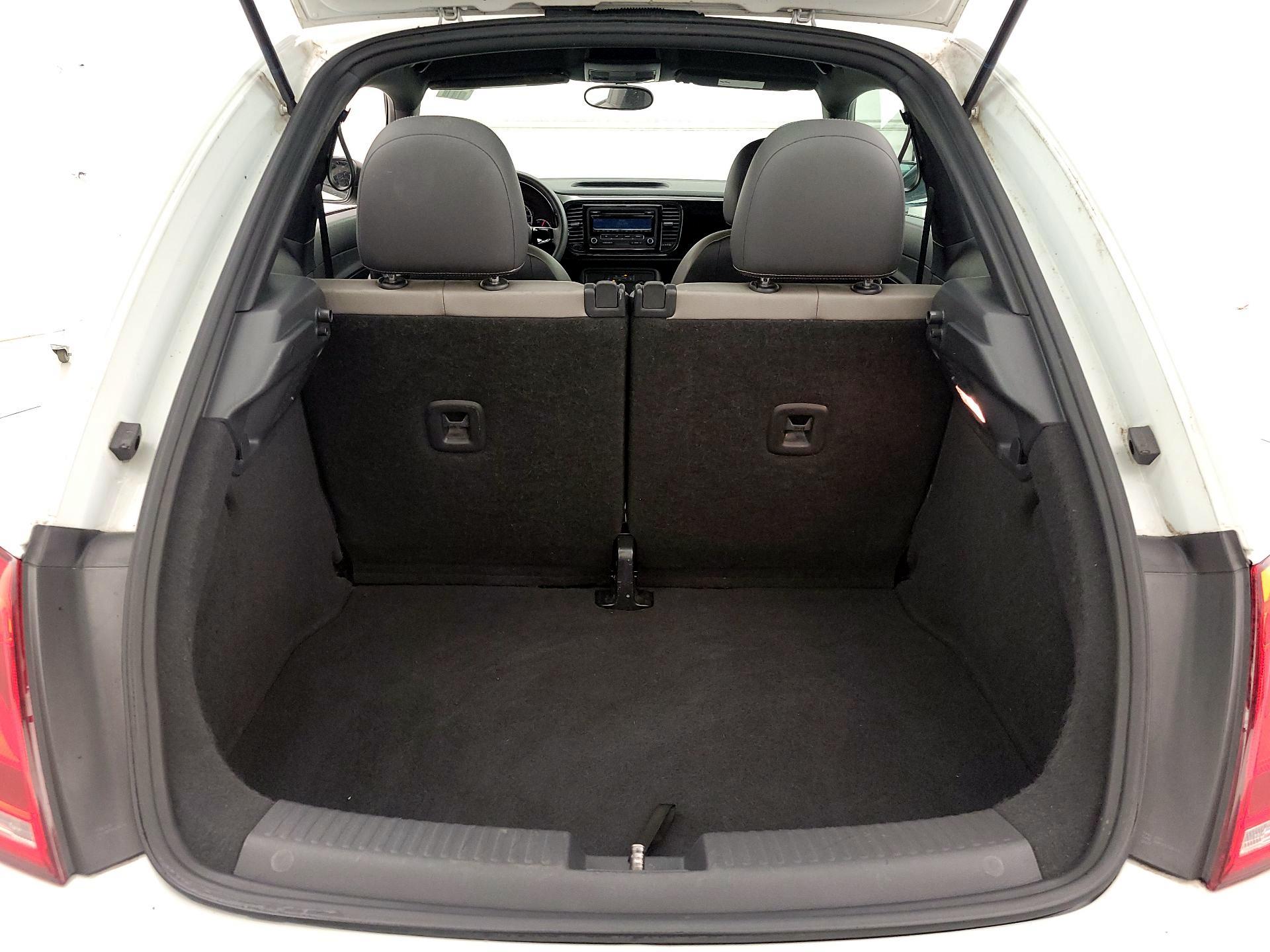 Thumbnail: 2015 Volkswagen Beetle - 19