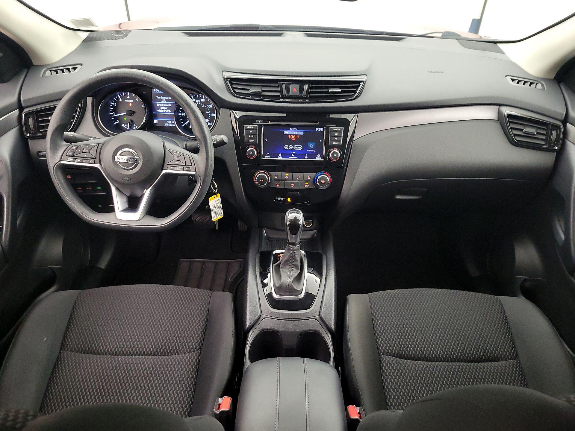 Thumbnail: 2022 Nissan Rogue Sport - 9