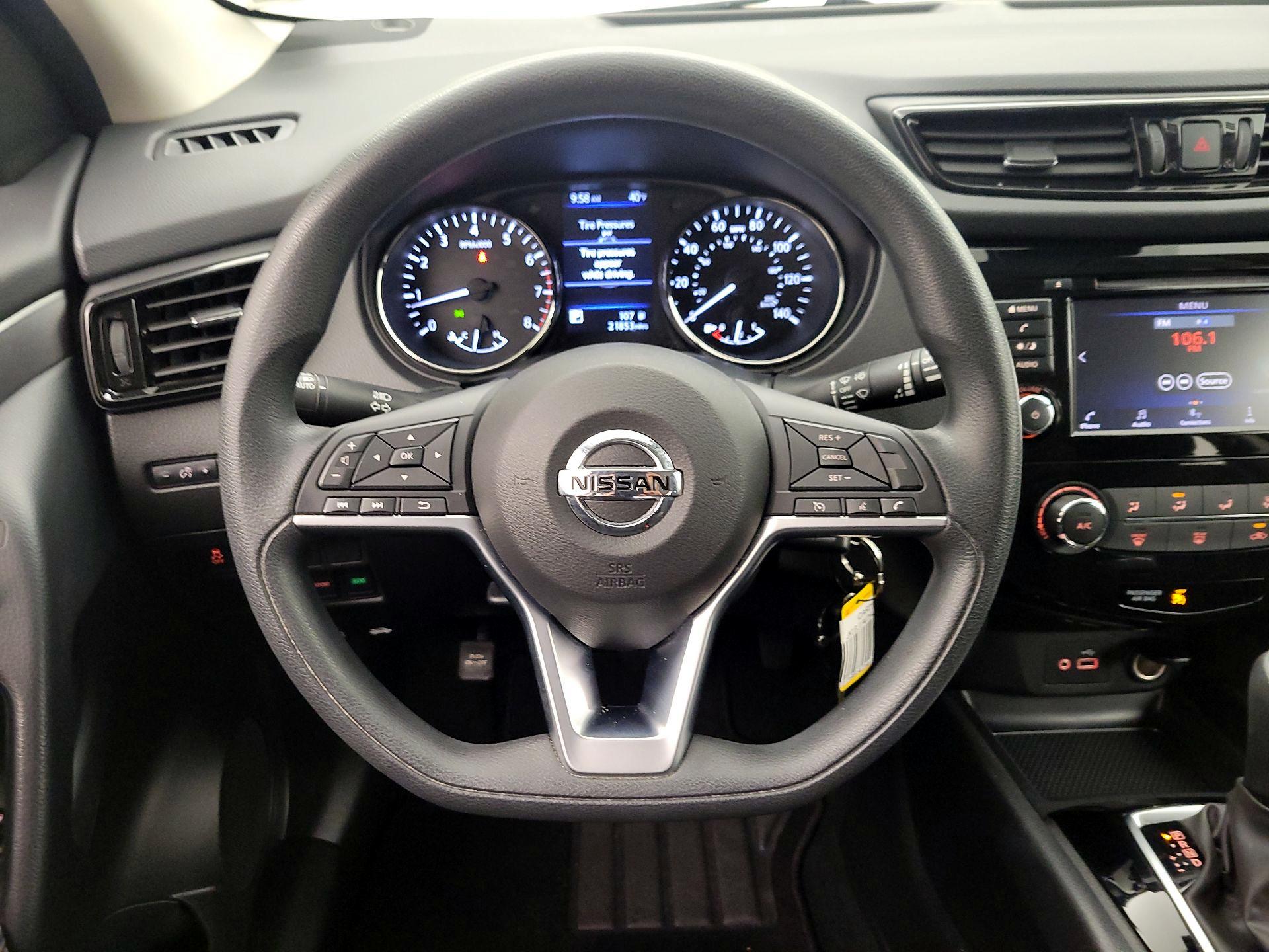 Thumbnail: 2022 Nissan Rogue Sport - 10