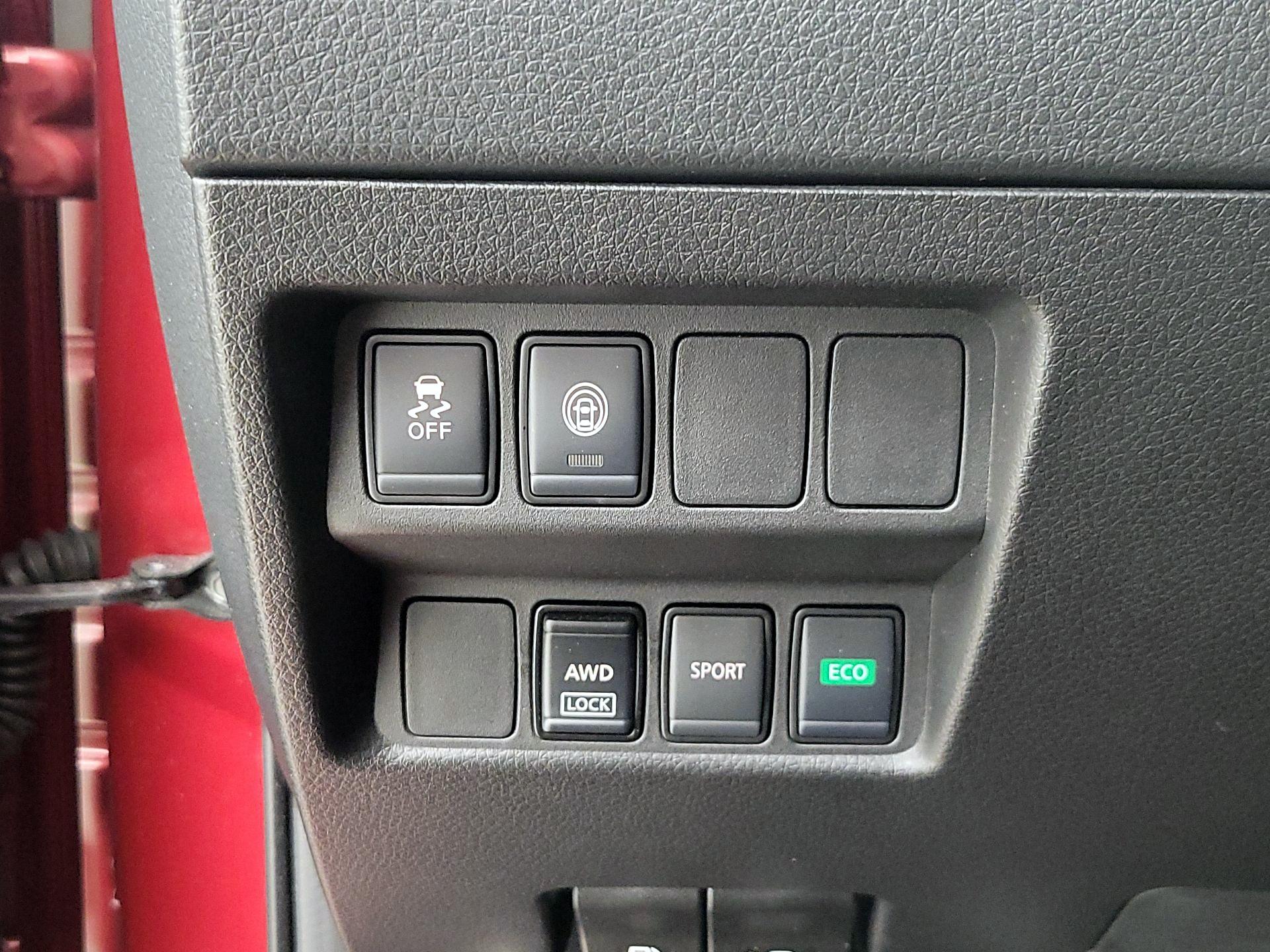 Thumbnail: 2022 Nissan Rogue Sport - 13