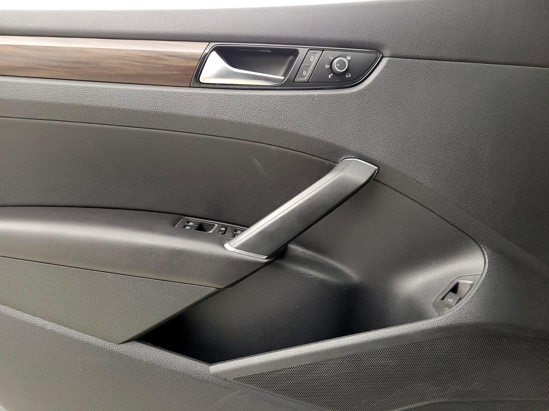 Thumbnail: 2020 Volkswagen Passat - 12