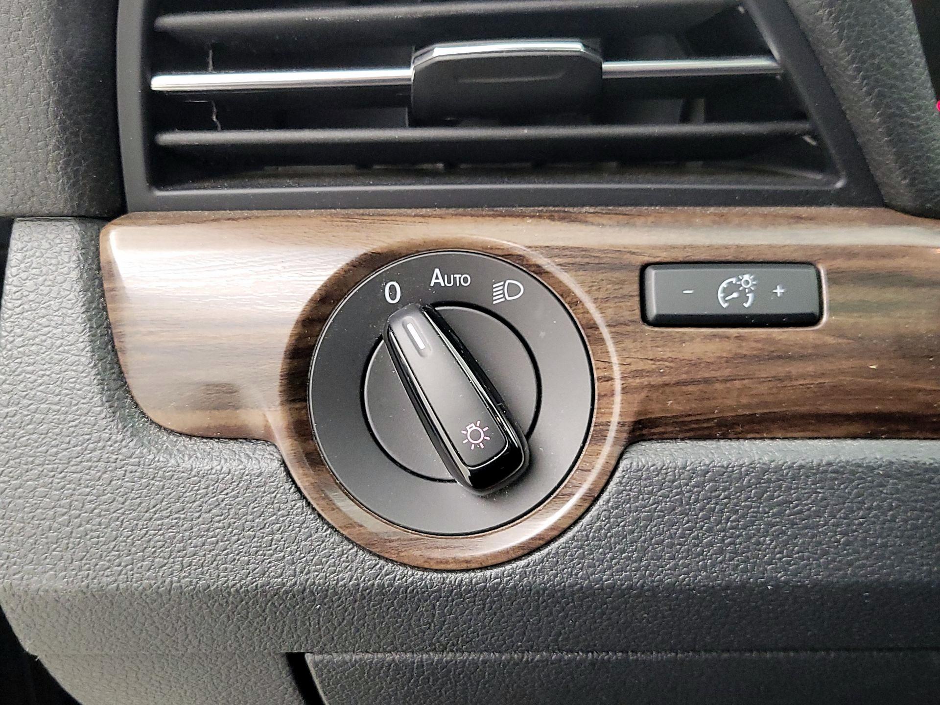 Thumbnail: 2020 Volkswagen Passat - 13