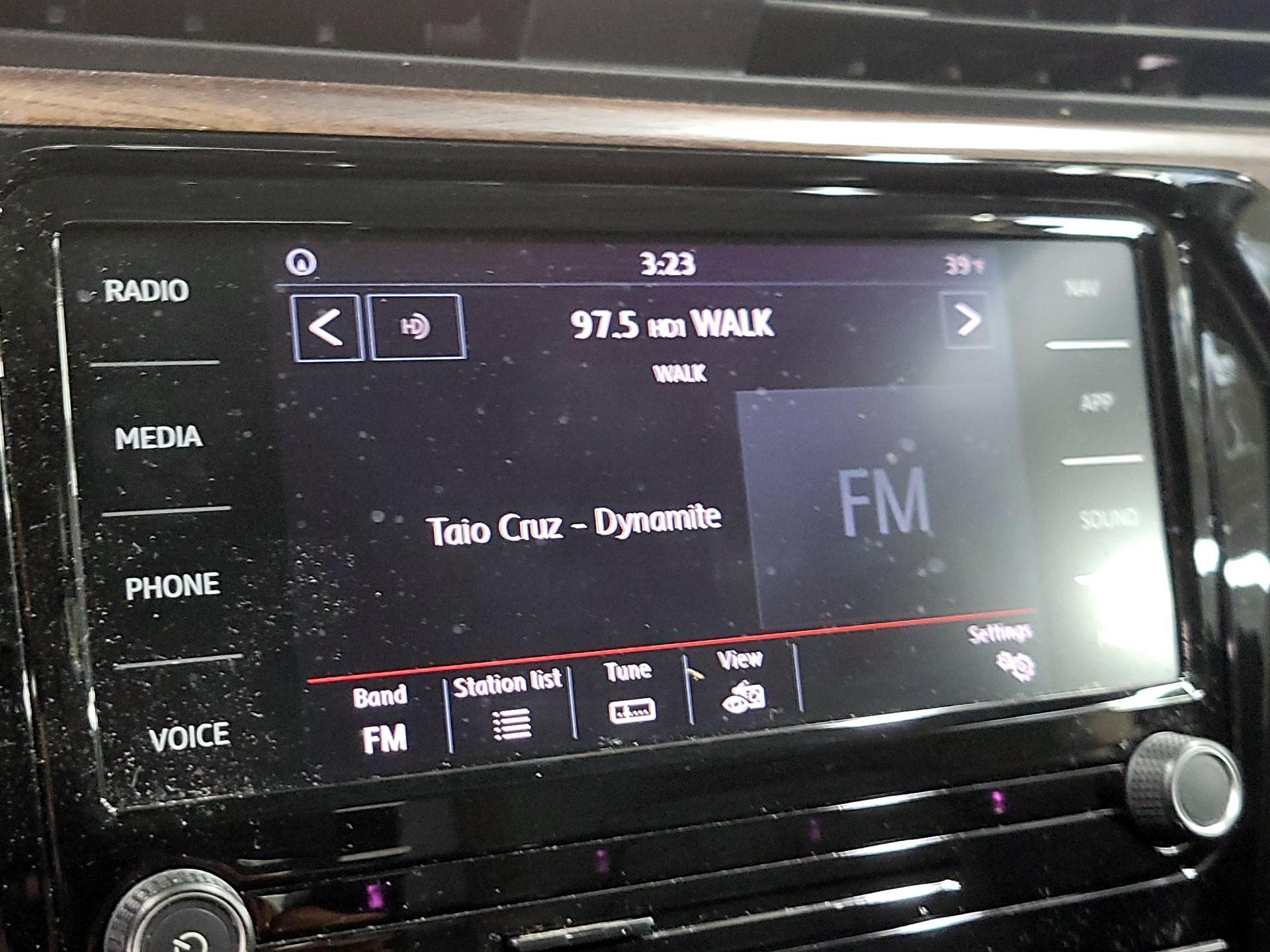 Thumbnail: 2020 Volkswagen Passat - 16