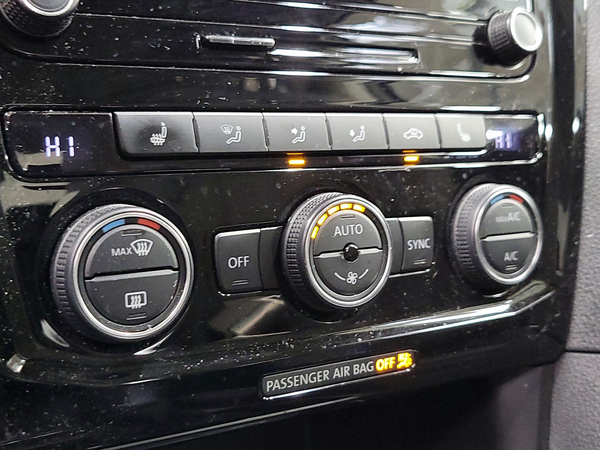 Thumbnail: 2020 Volkswagen Passat - 17