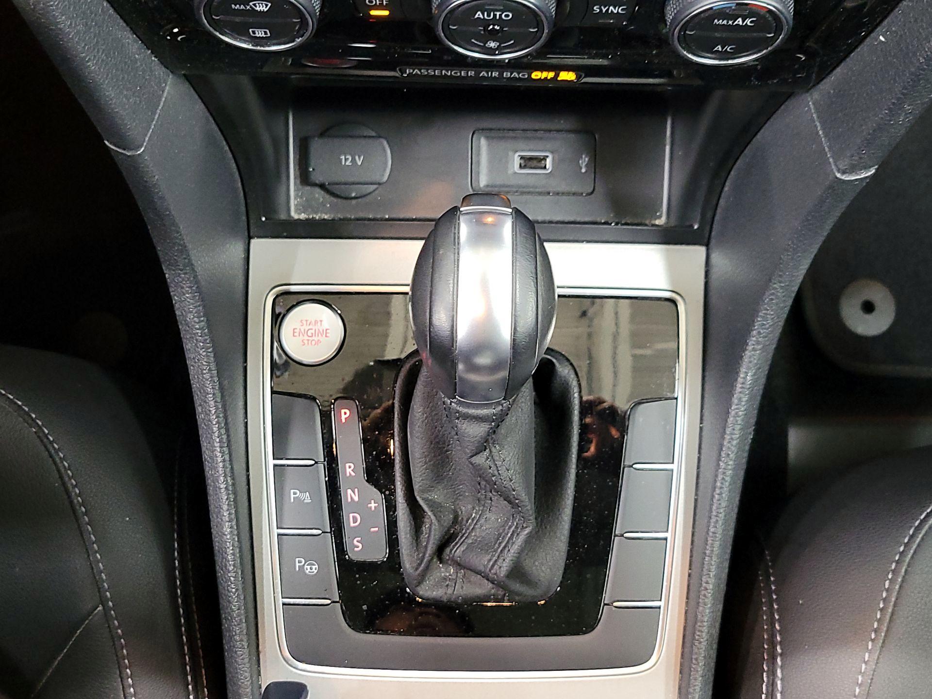 Thumbnail: 2020 Volkswagen Passat - 18