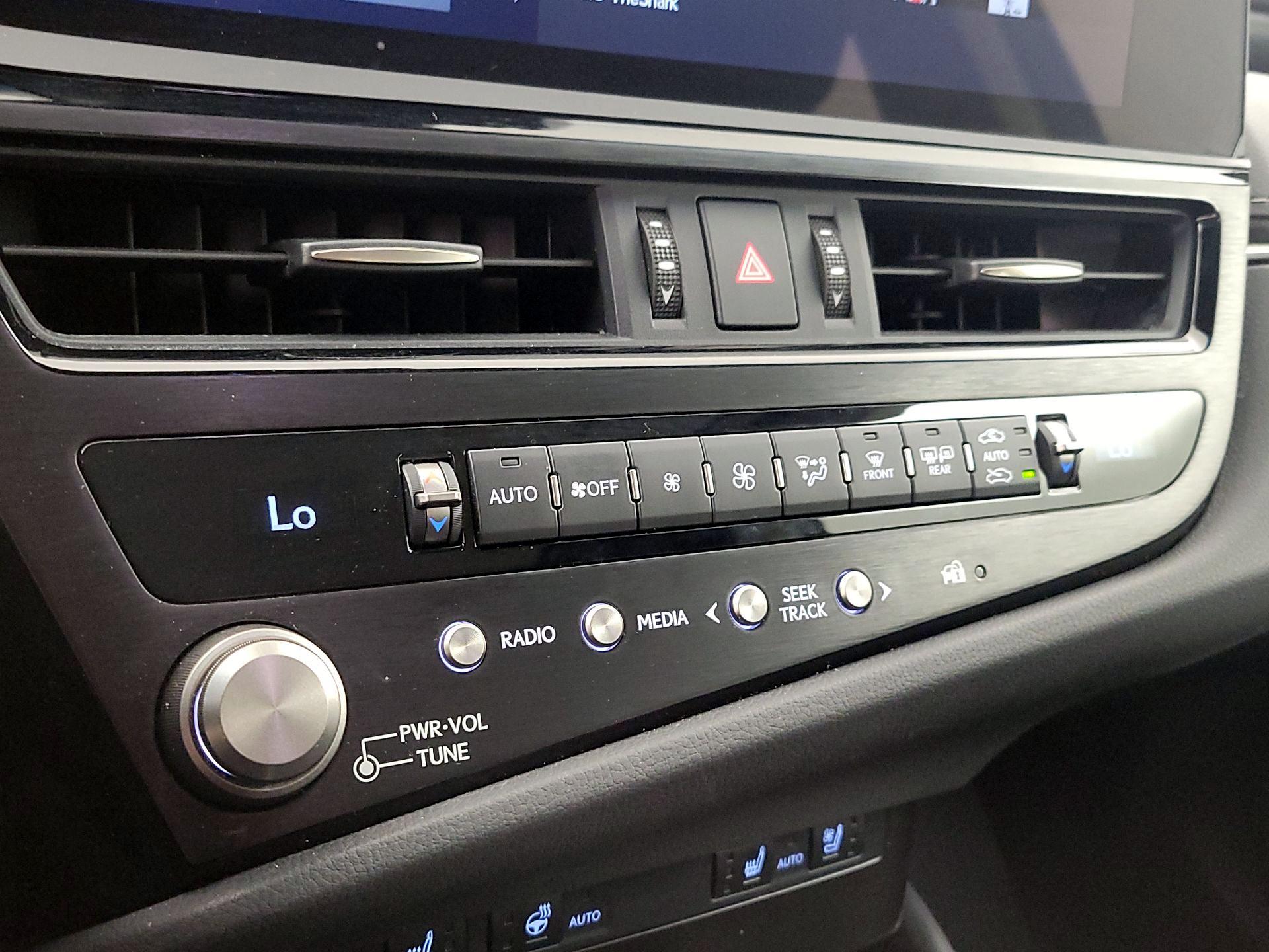 Thumbnail: 2023 Lexus ES - 16