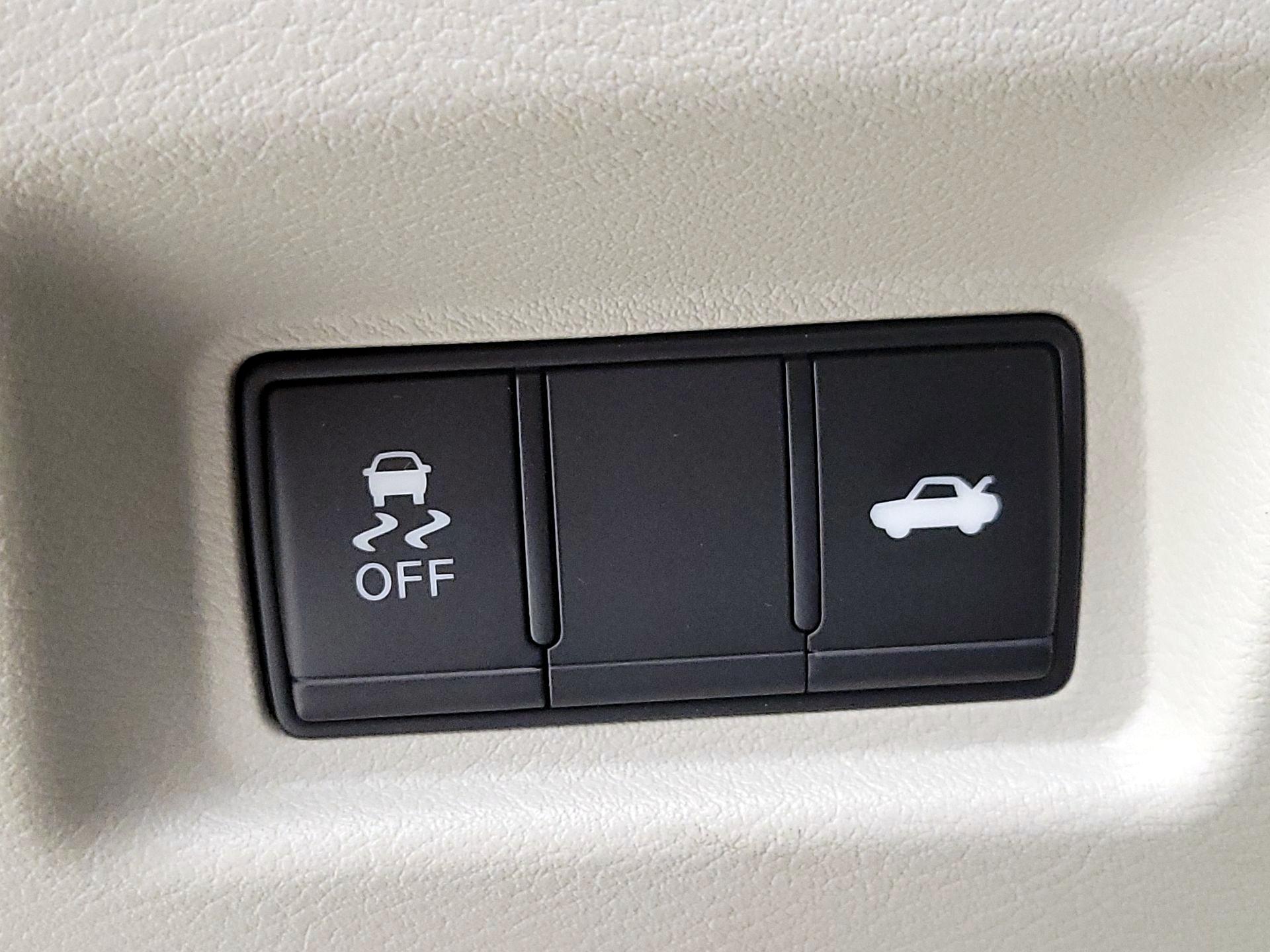 Thumbnail: 2020 INFINITI Q50 - 13