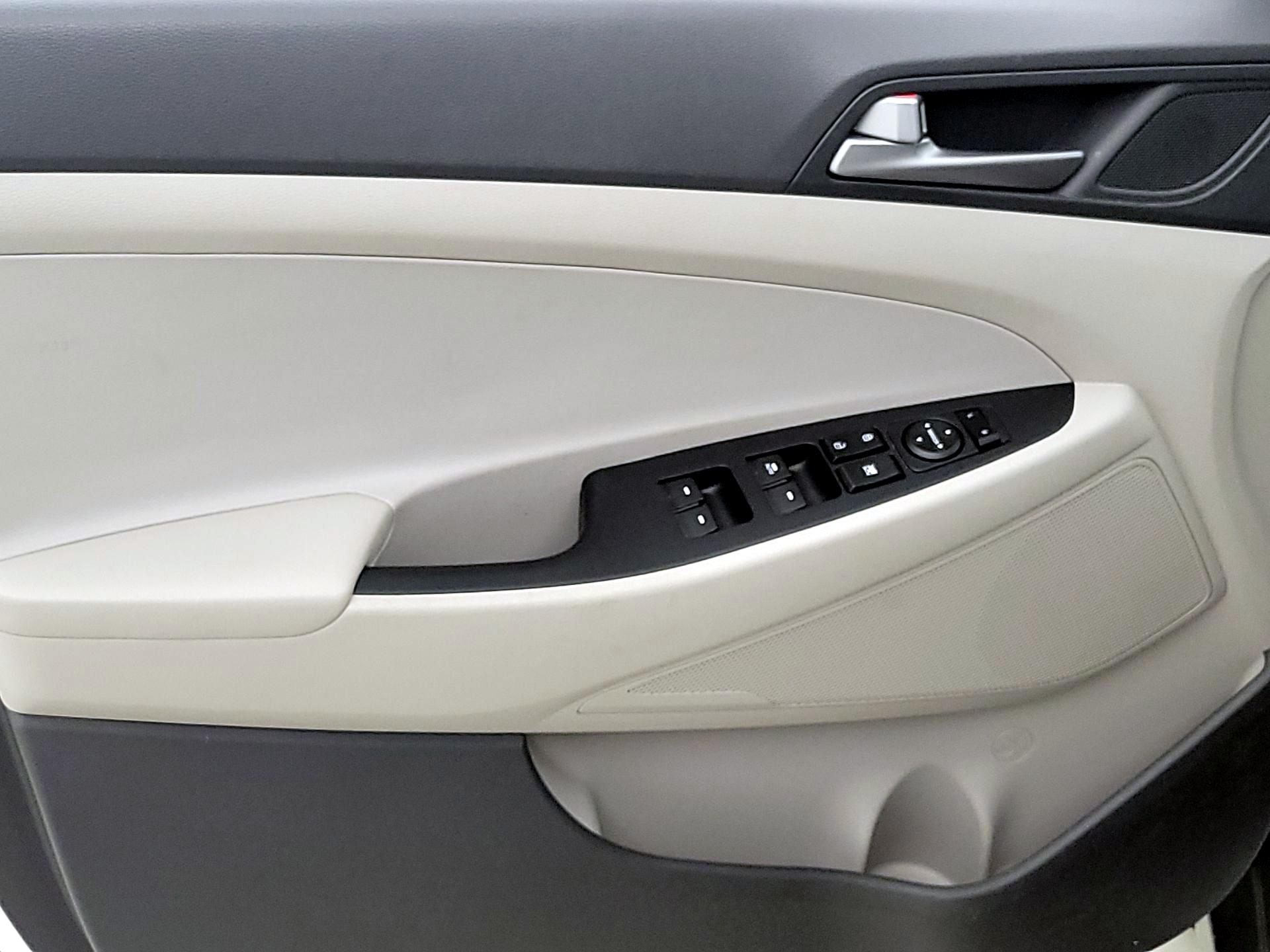 Thumbnail: 2017 Hyundai Tucson - 12