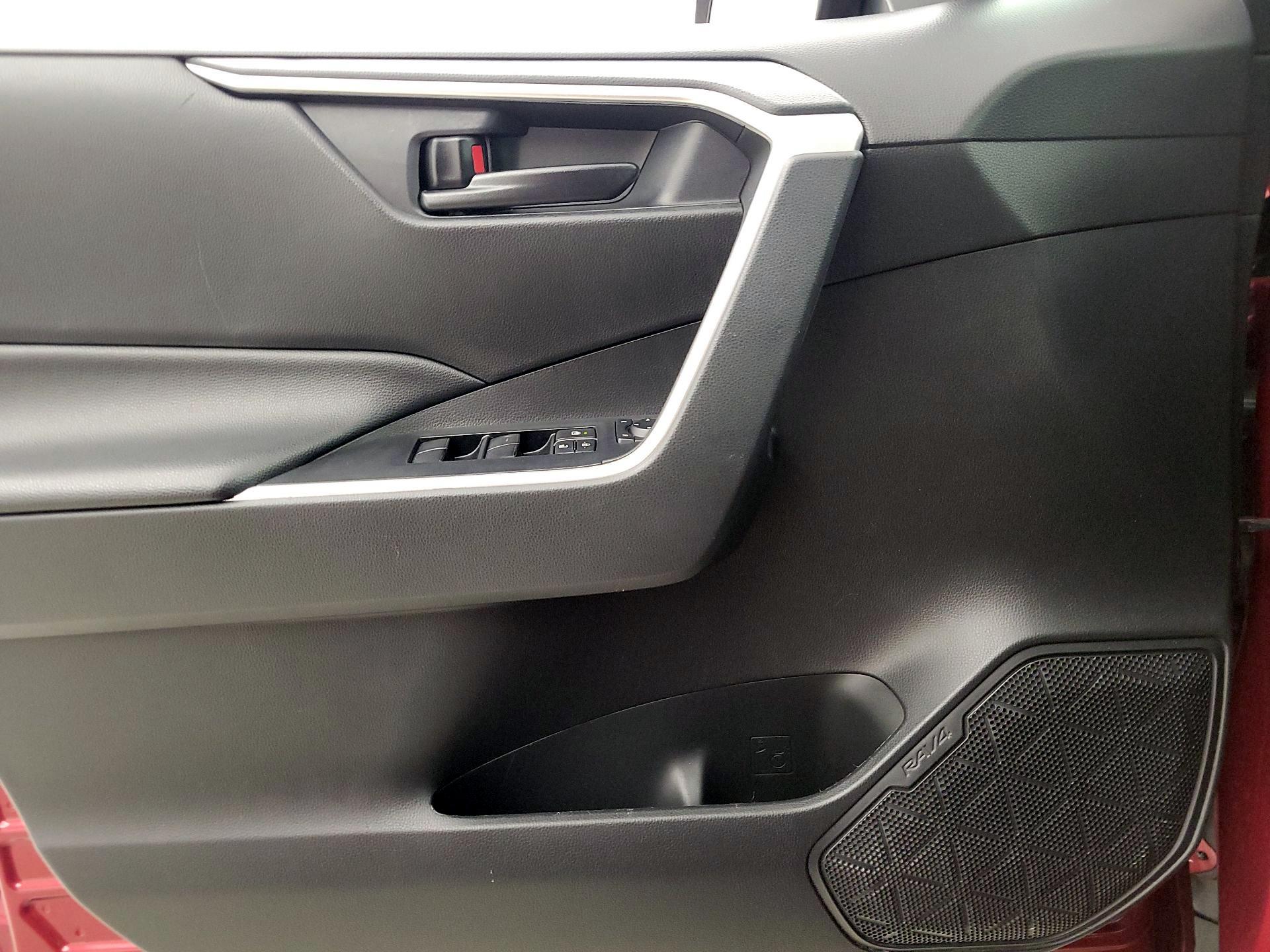 Thumbnail: 2022 Toyota RAV4 - 12