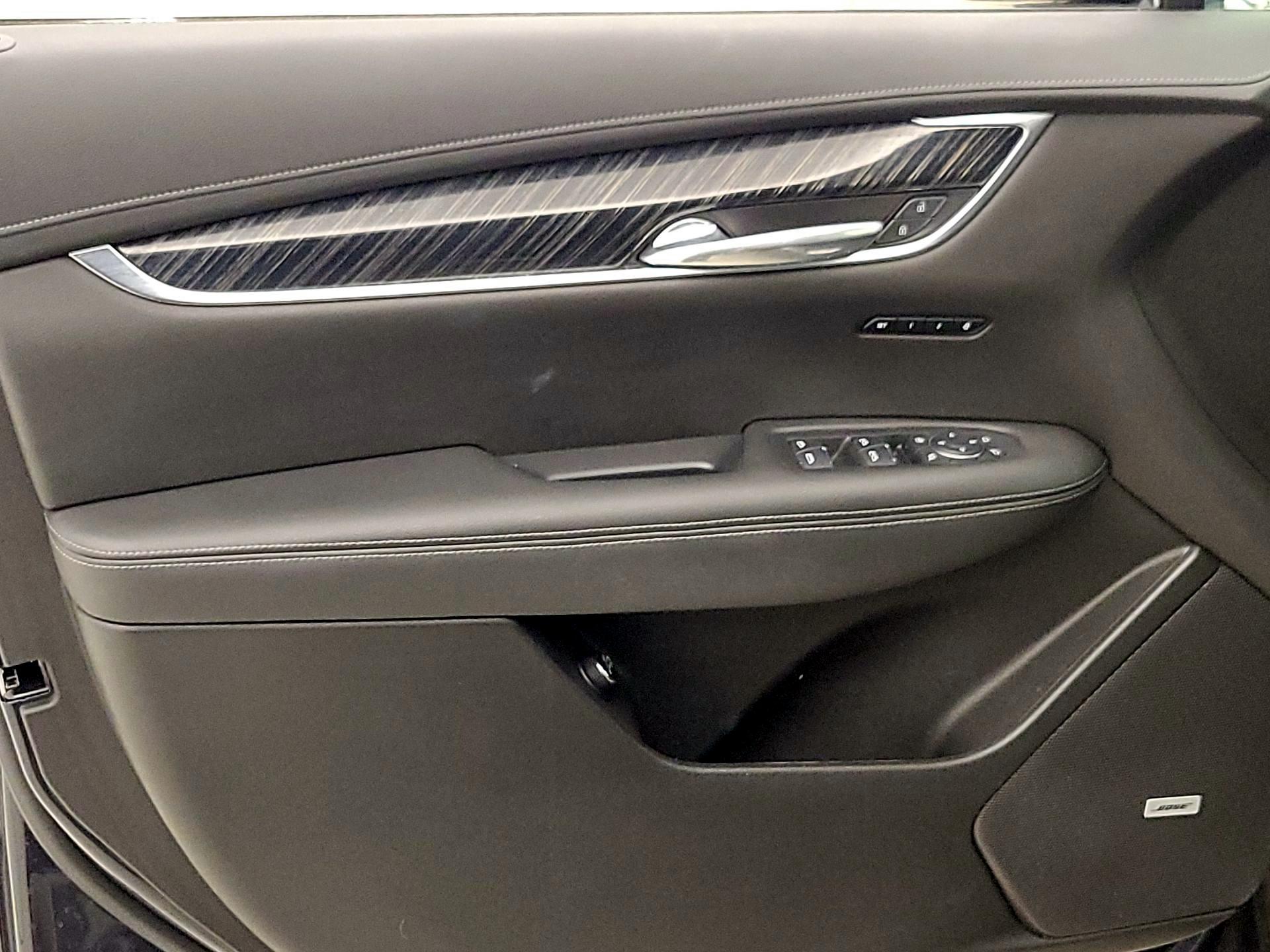 Thumbnail: 2022 Cadillac XT6 - 12