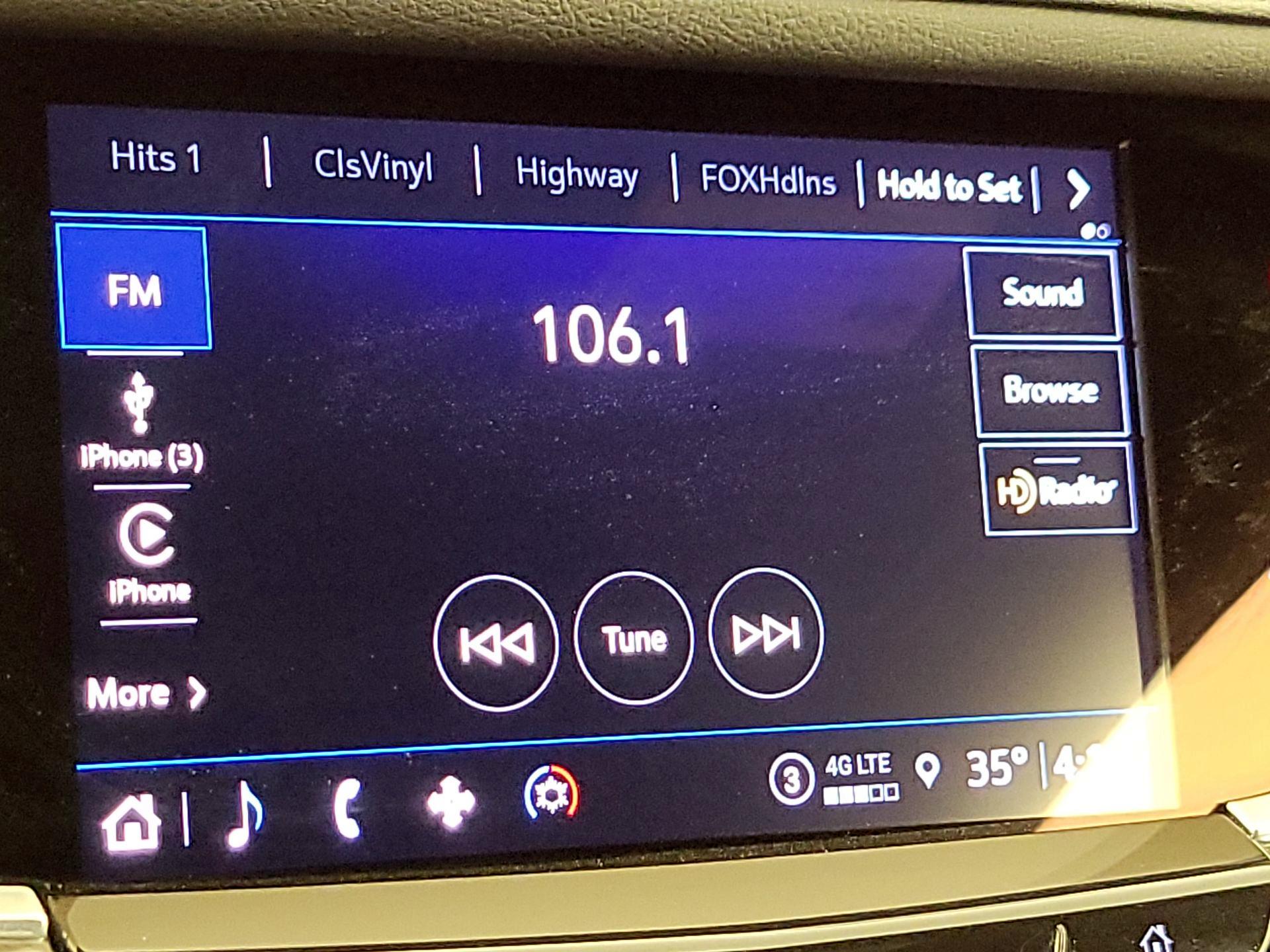 Thumbnail: 2022 Cadillac XT6 - 15