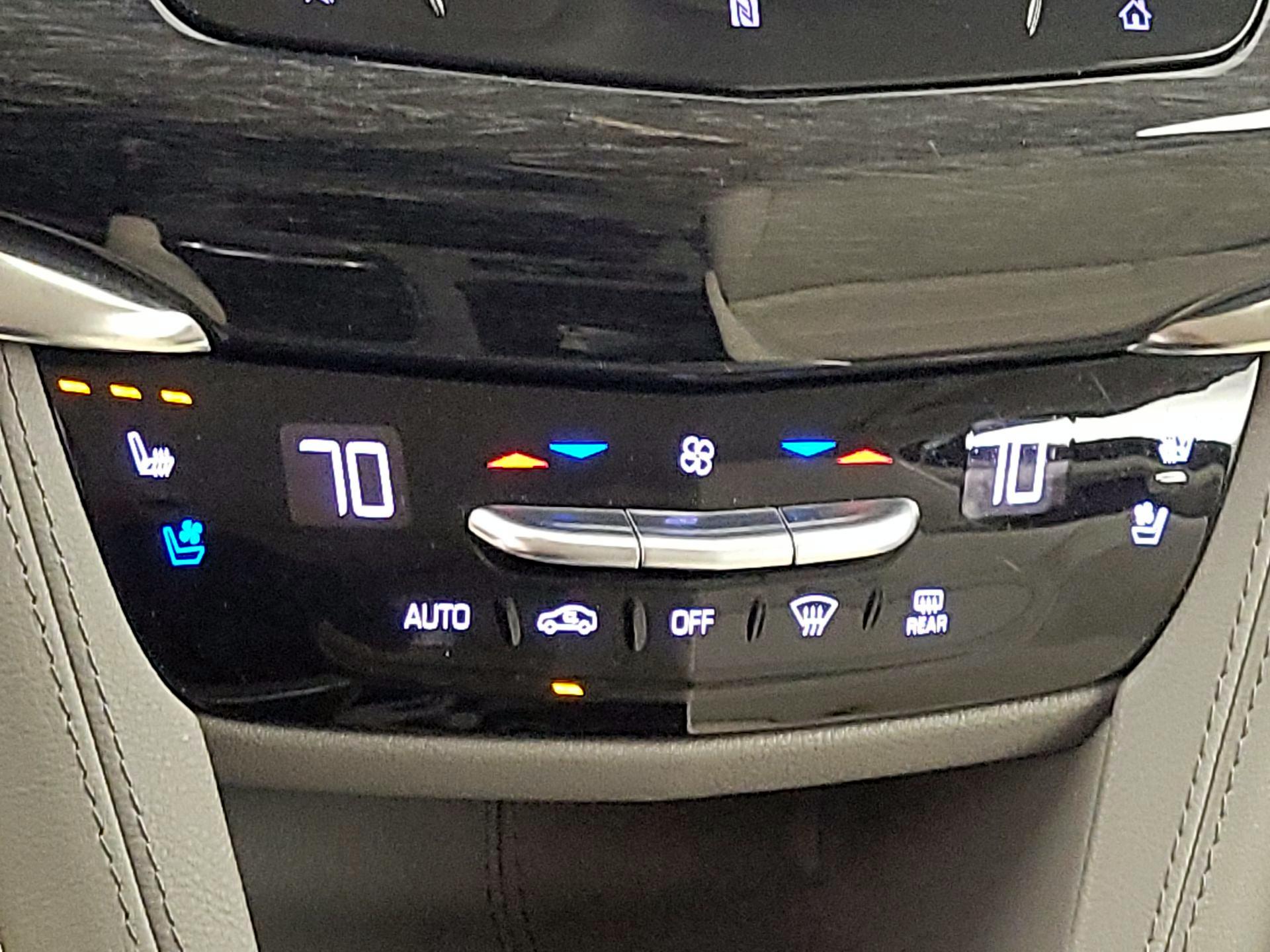 Thumbnail: 2020 Cadillac XT6 - 17