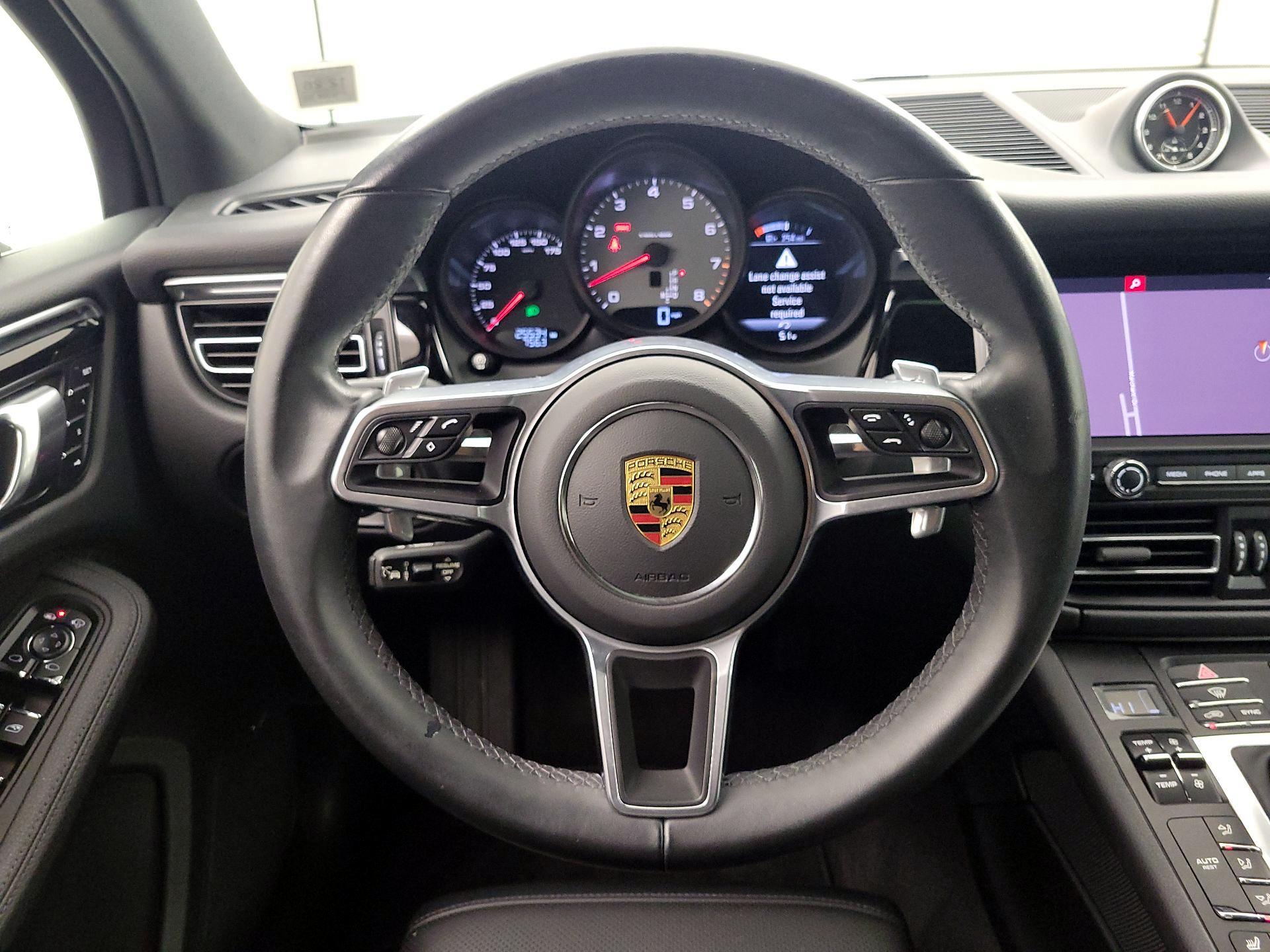 Thumbnail: 2021 Porsche Macan - 10