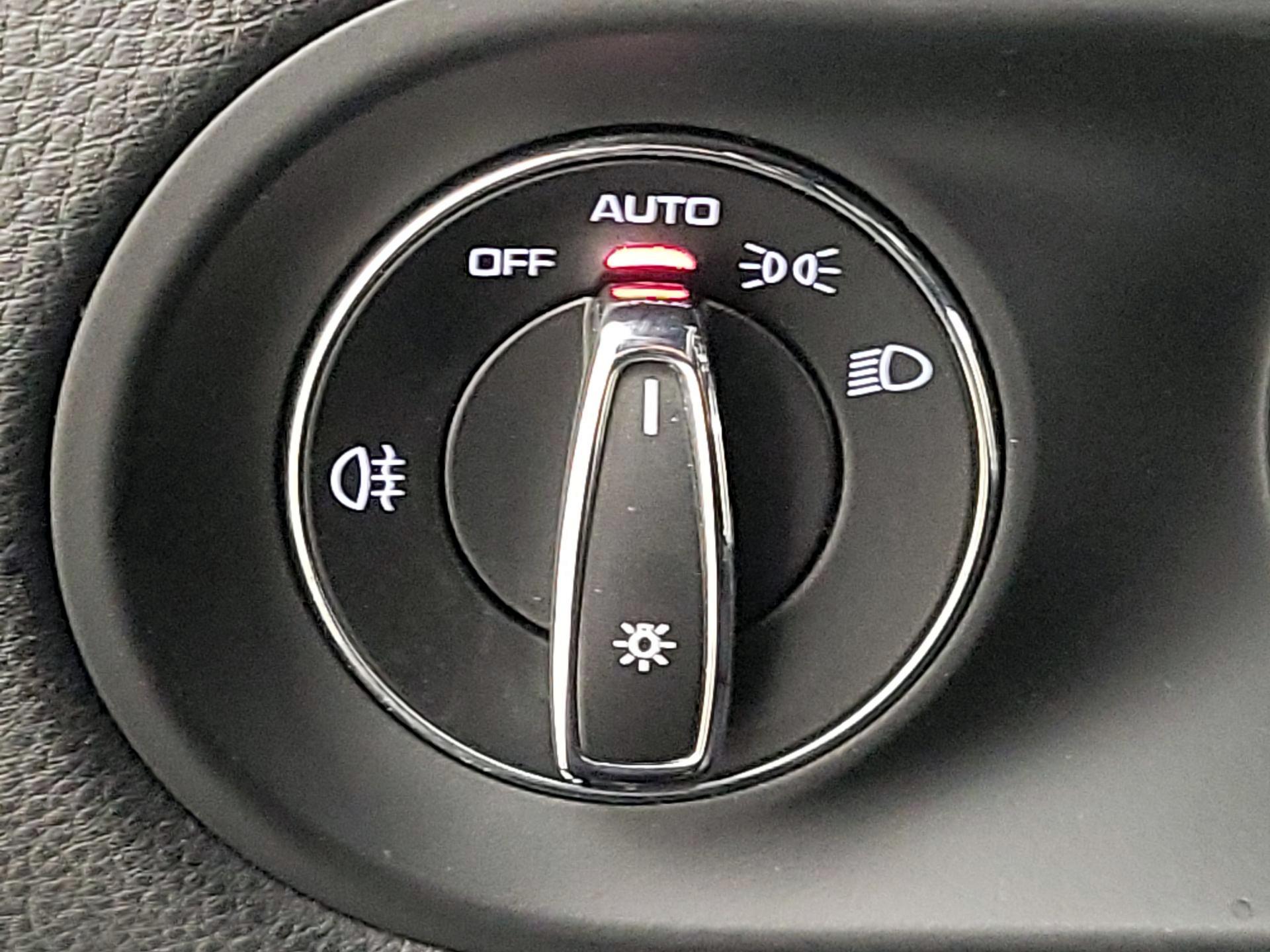 Thumbnail: 2021 Porsche Macan - 13