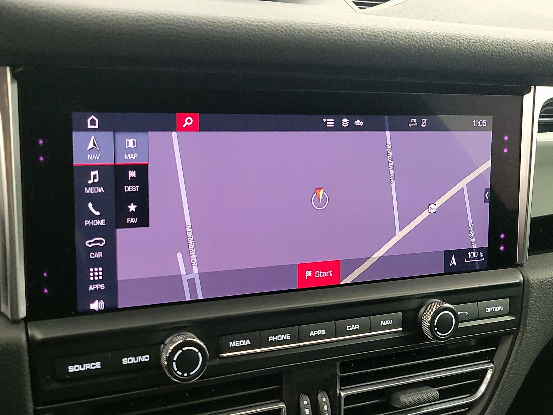 Thumbnail: 2021 Porsche Macan - 14