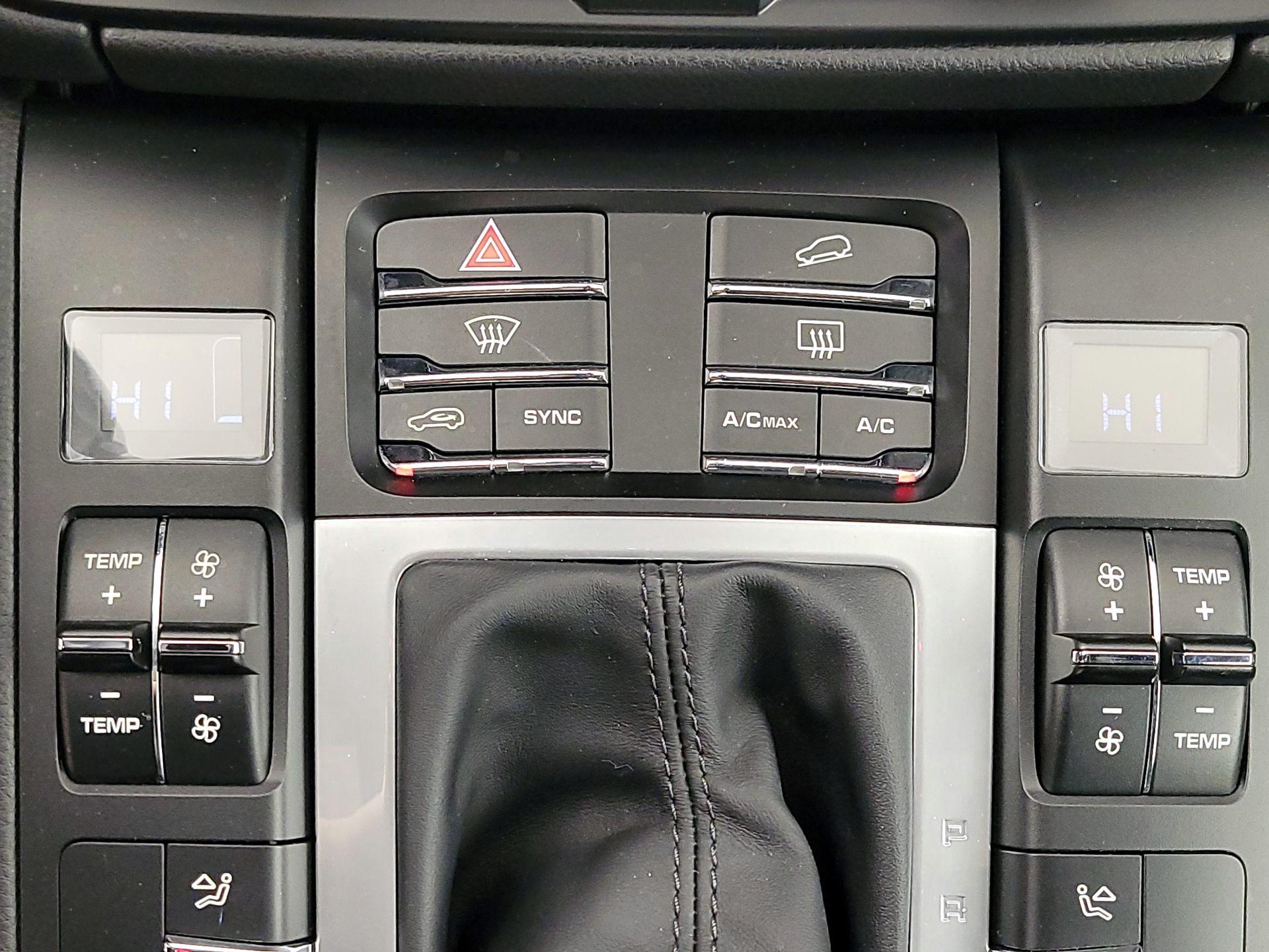 Thumbnail: 2021 Porsche Macan - 17