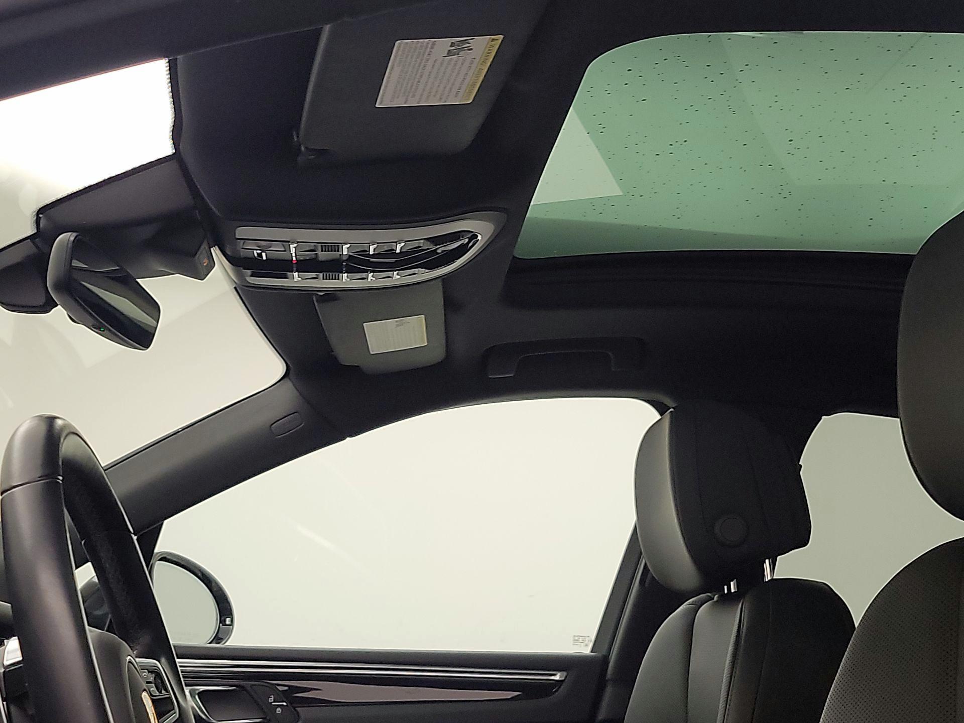 Thumbnail: 2021 Porsche Macan - 20