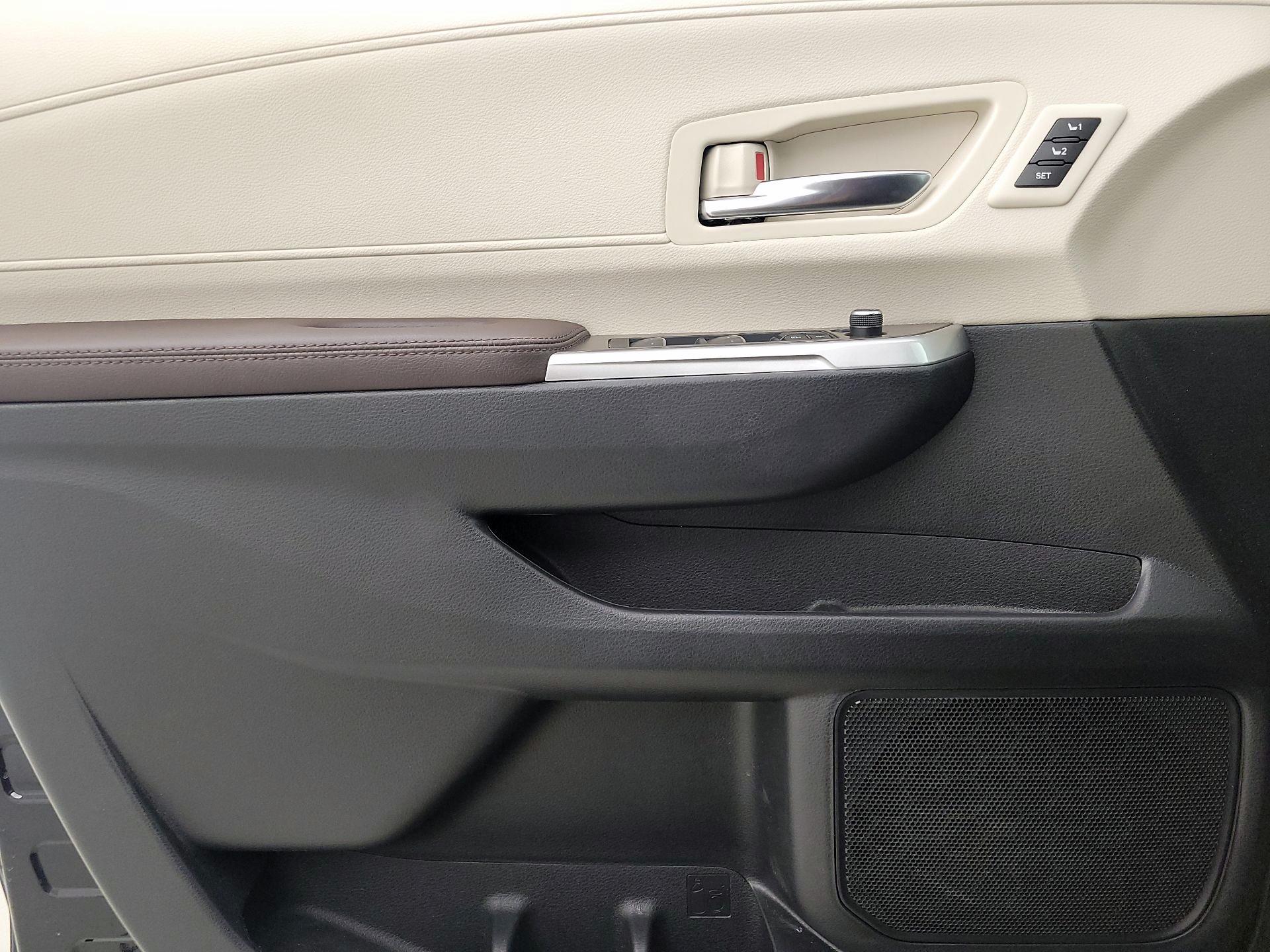 Thumbnail: 2024 Toyota Sienna - 12