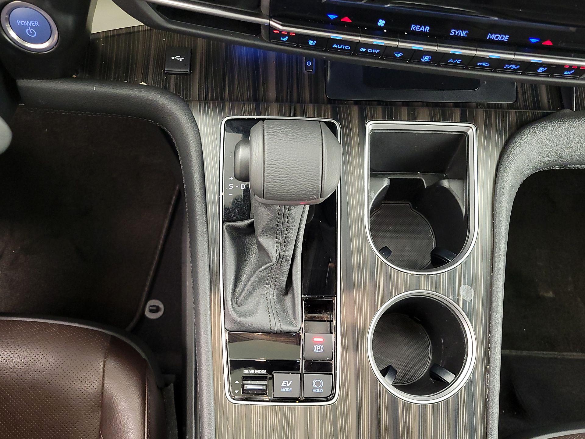 Thumbnail: 2024 Toyota Sienna - 18