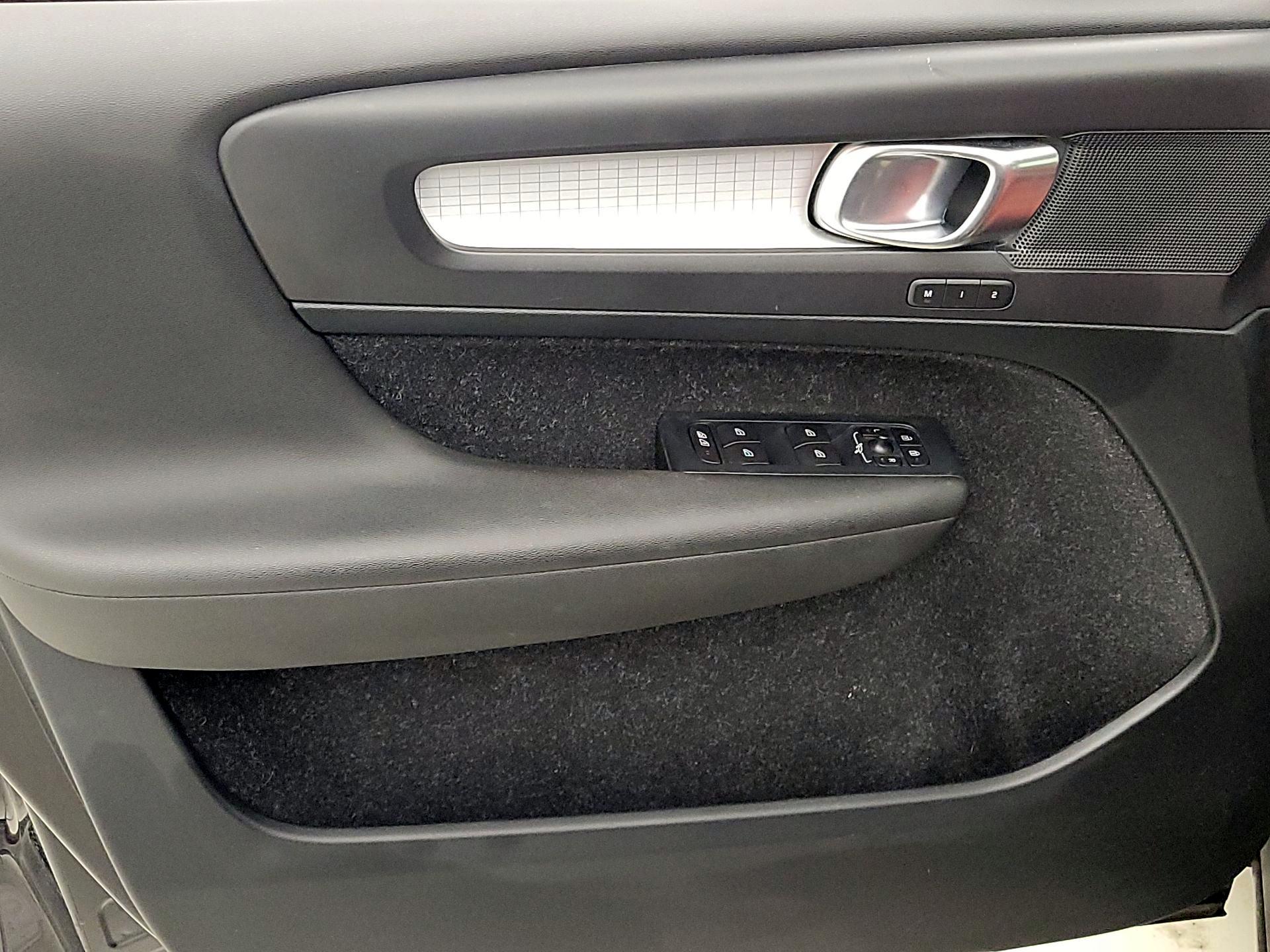 Thumbnail: 2019 Volvo XC40 - 12