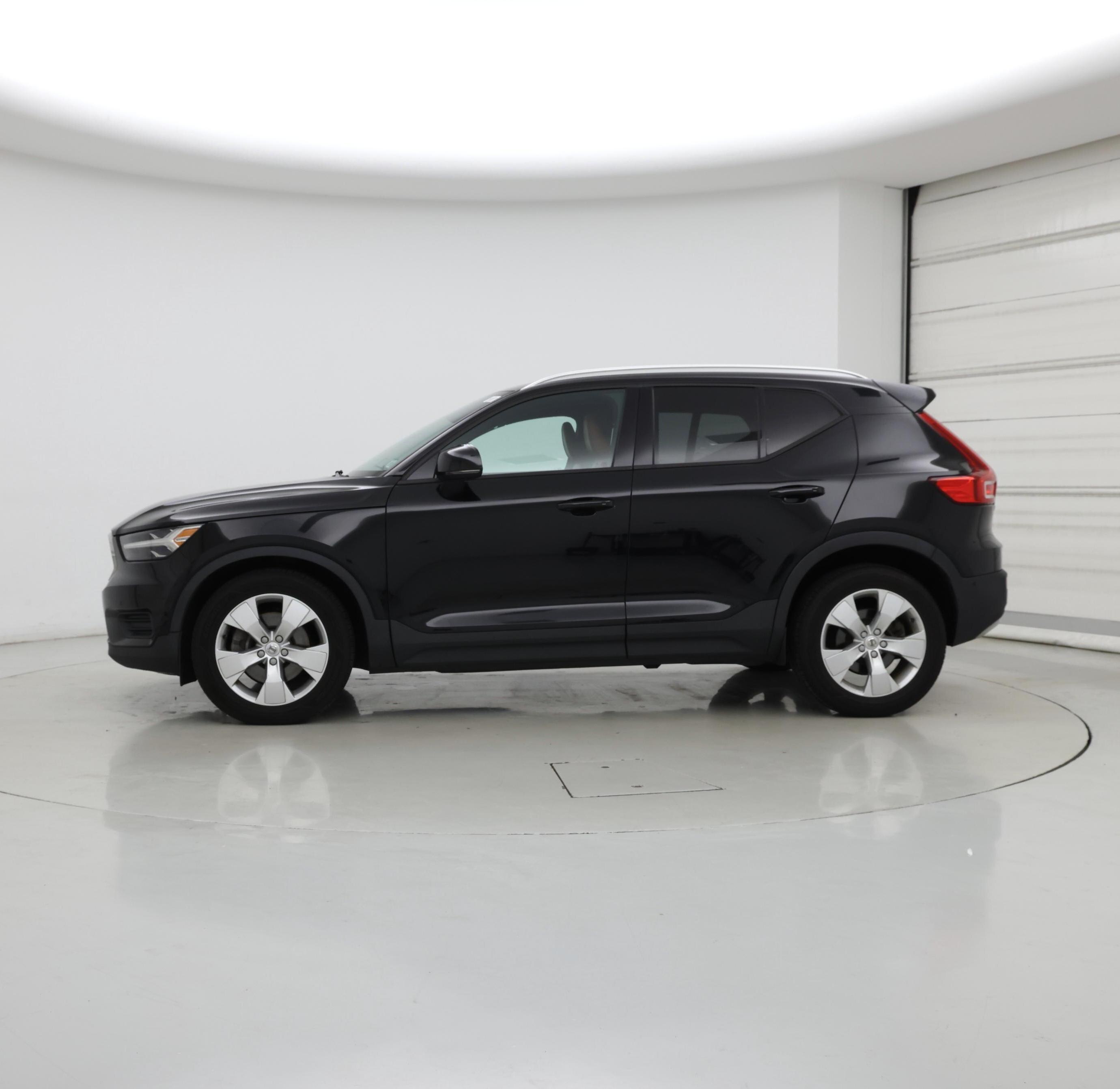 Thumbnail: 2019 Volvo XC40 - 3