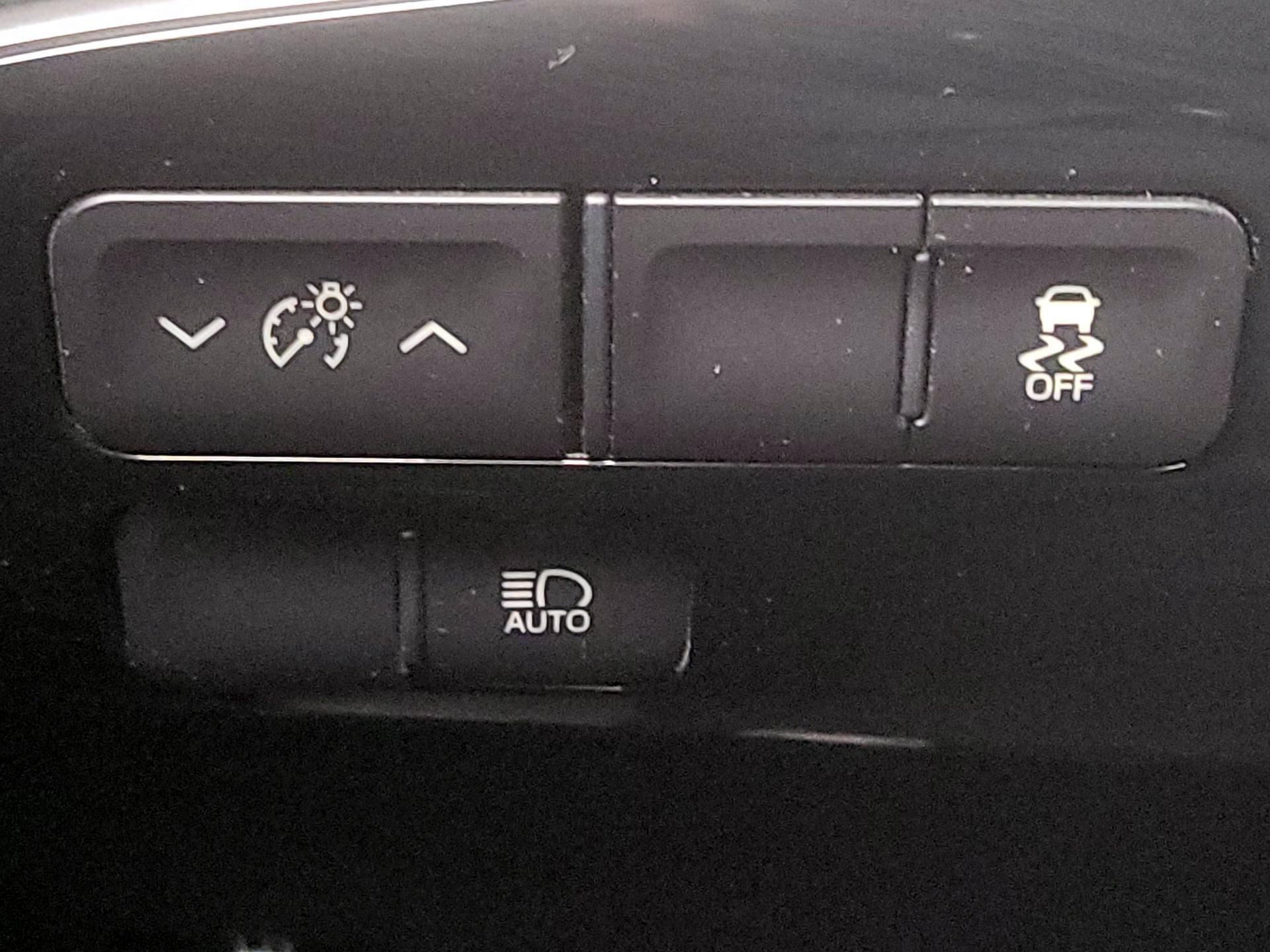 Thumbnail: 2017 Toyota Prius - 13