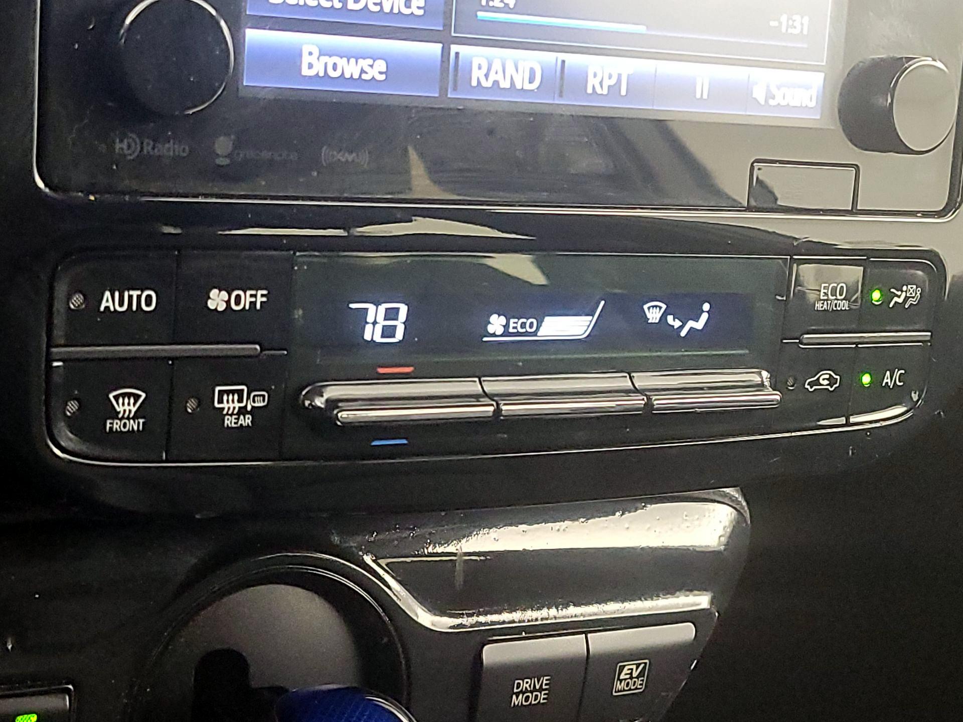 Thumbnail: 2017 Toyota Prius - 17