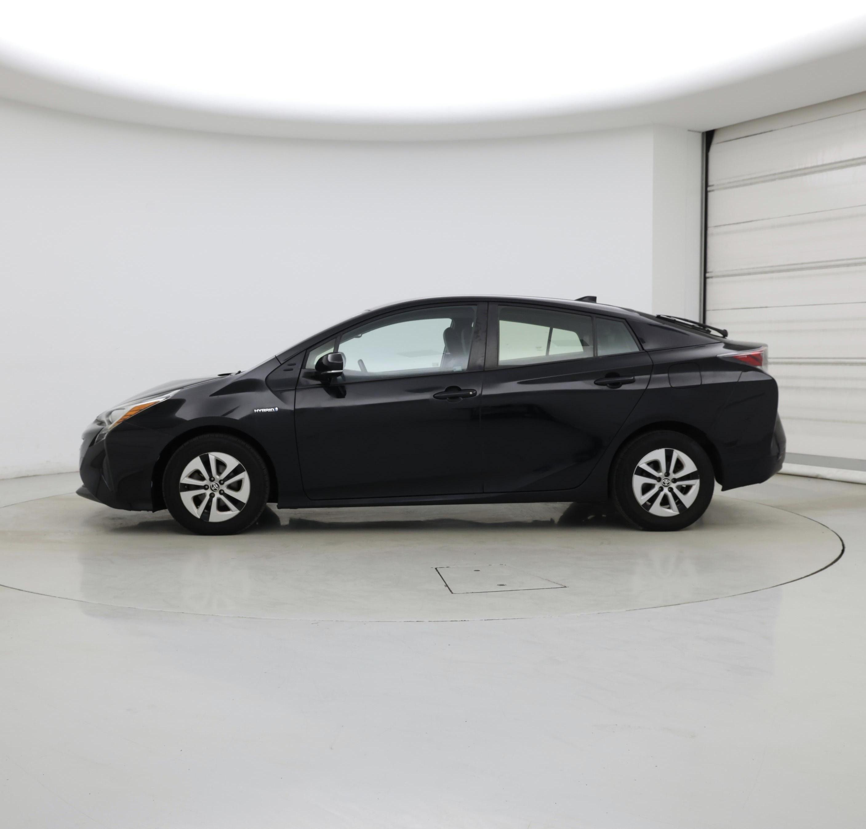 Thumbnail: 2017 Toyota Prius - 3