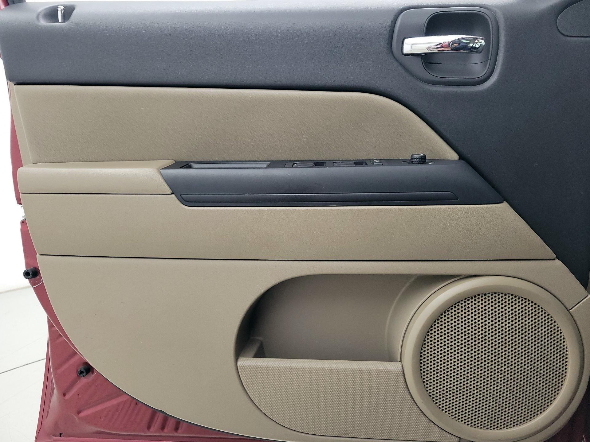 Thumbnail: 2017 Jeep Patriot - 12