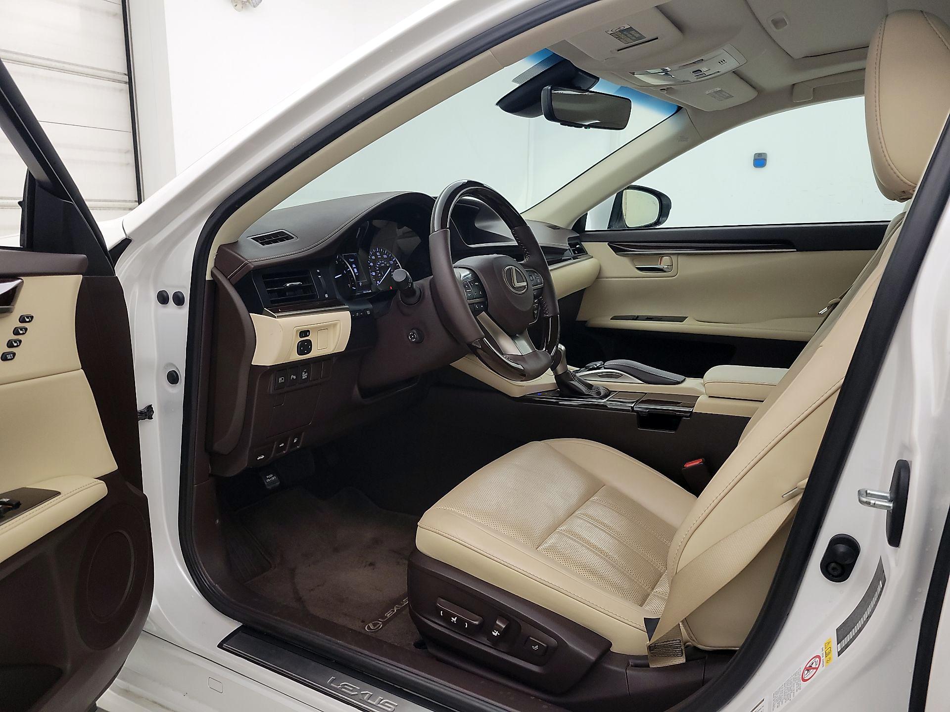 Thumbnail: 2016 Lexus ES - 11