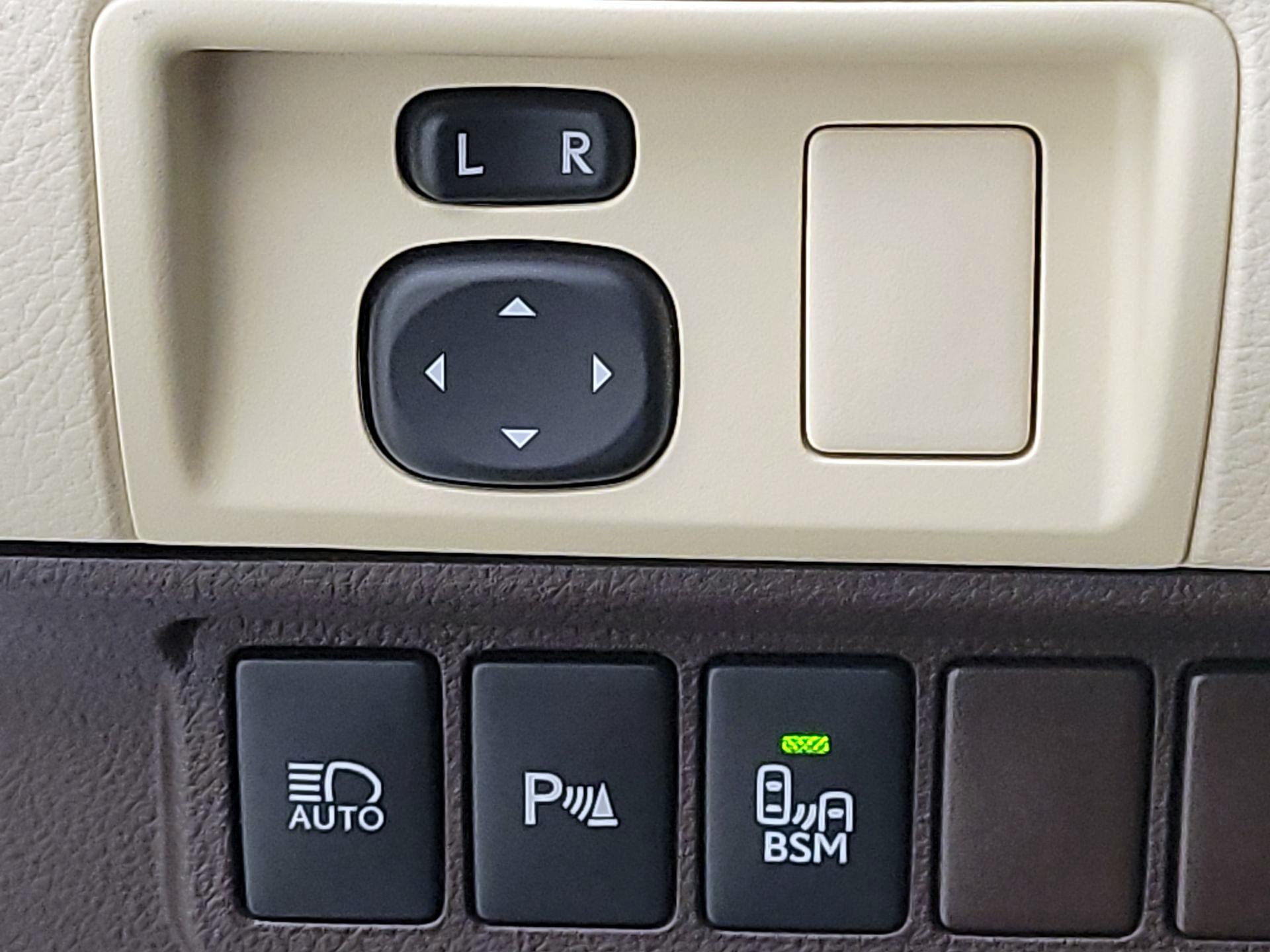 Thumbnail: 2016 Lexus ES - 13