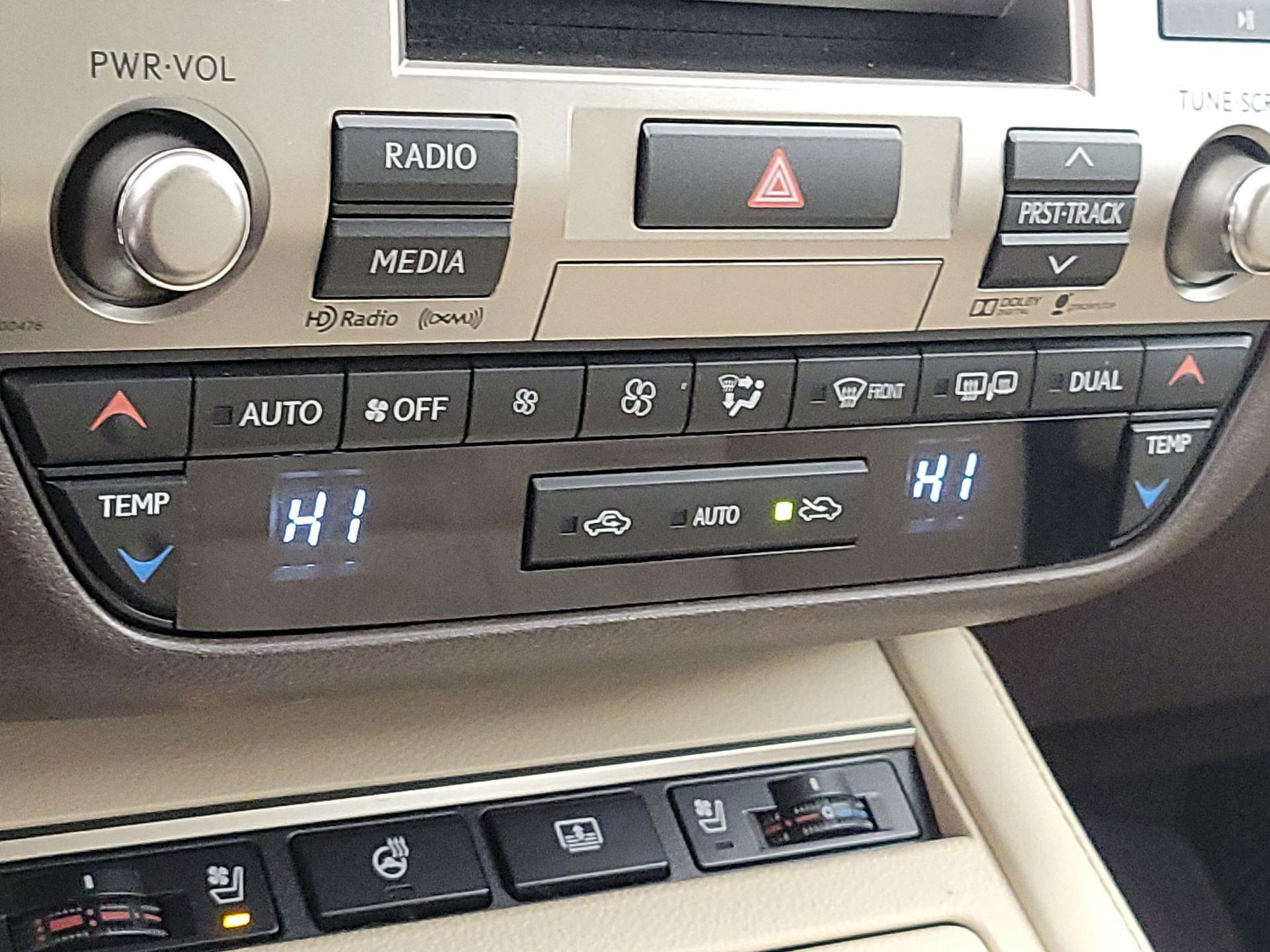 Thumbnail: 2016 Lexus ES - 17