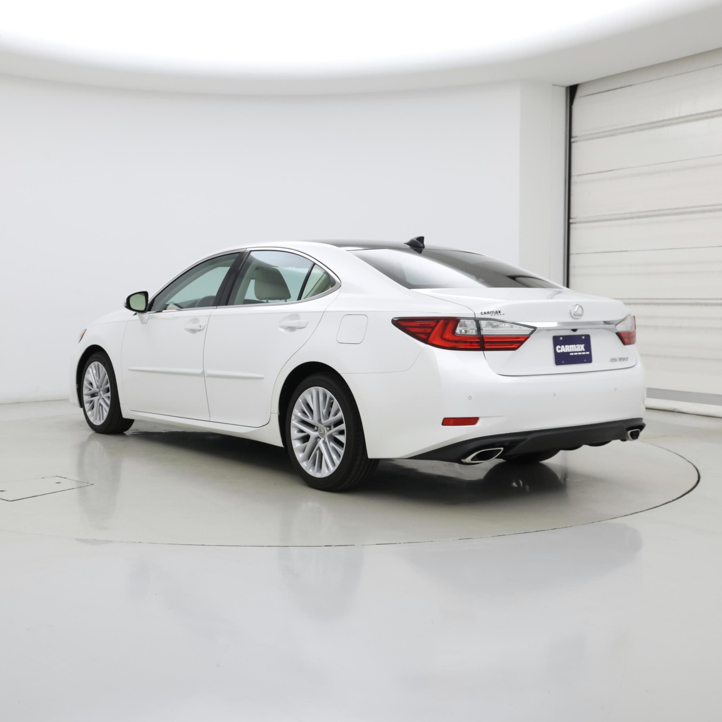 Thumbnail: 2016 Lexus ES - 2