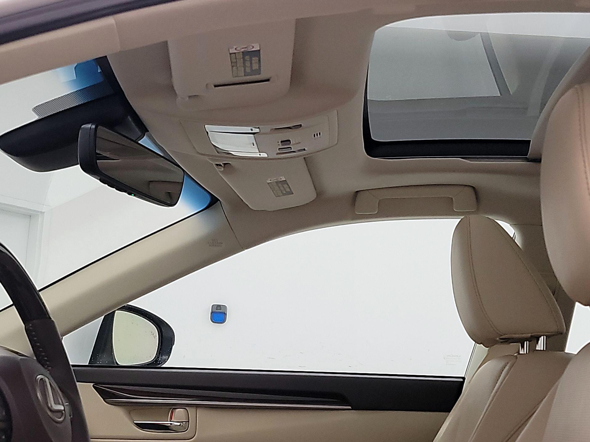 Thumbnail: 2016 Lexus ES - 20